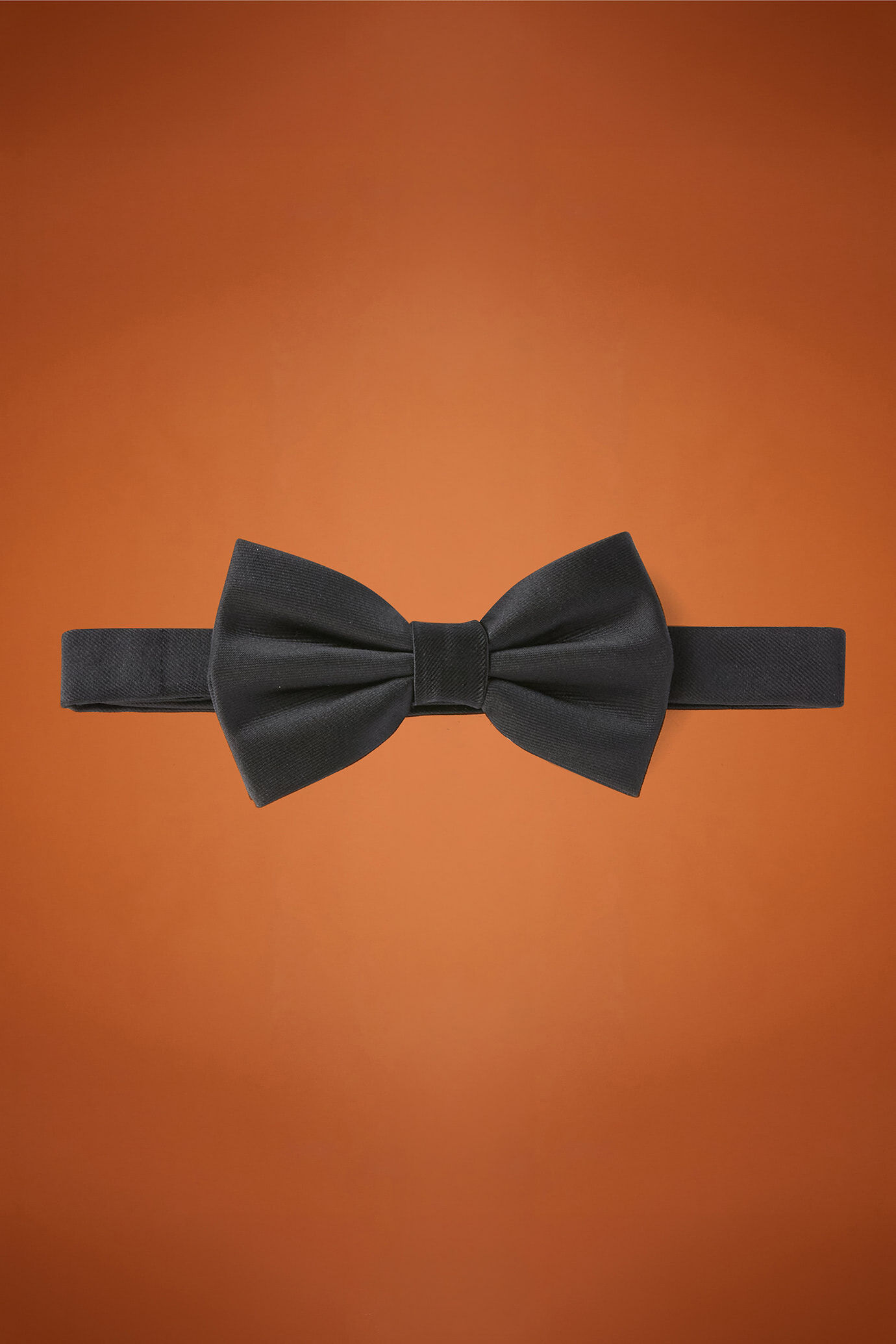Men's plain bow tie image number 0