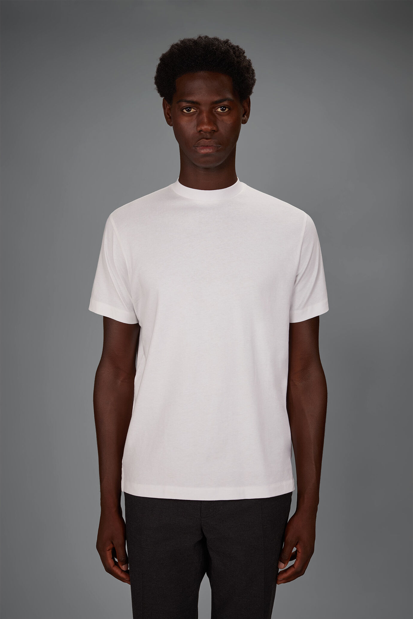 Men&rsquo;s 100% cotton T-shirt with a turtleneck and regular fit image number 1