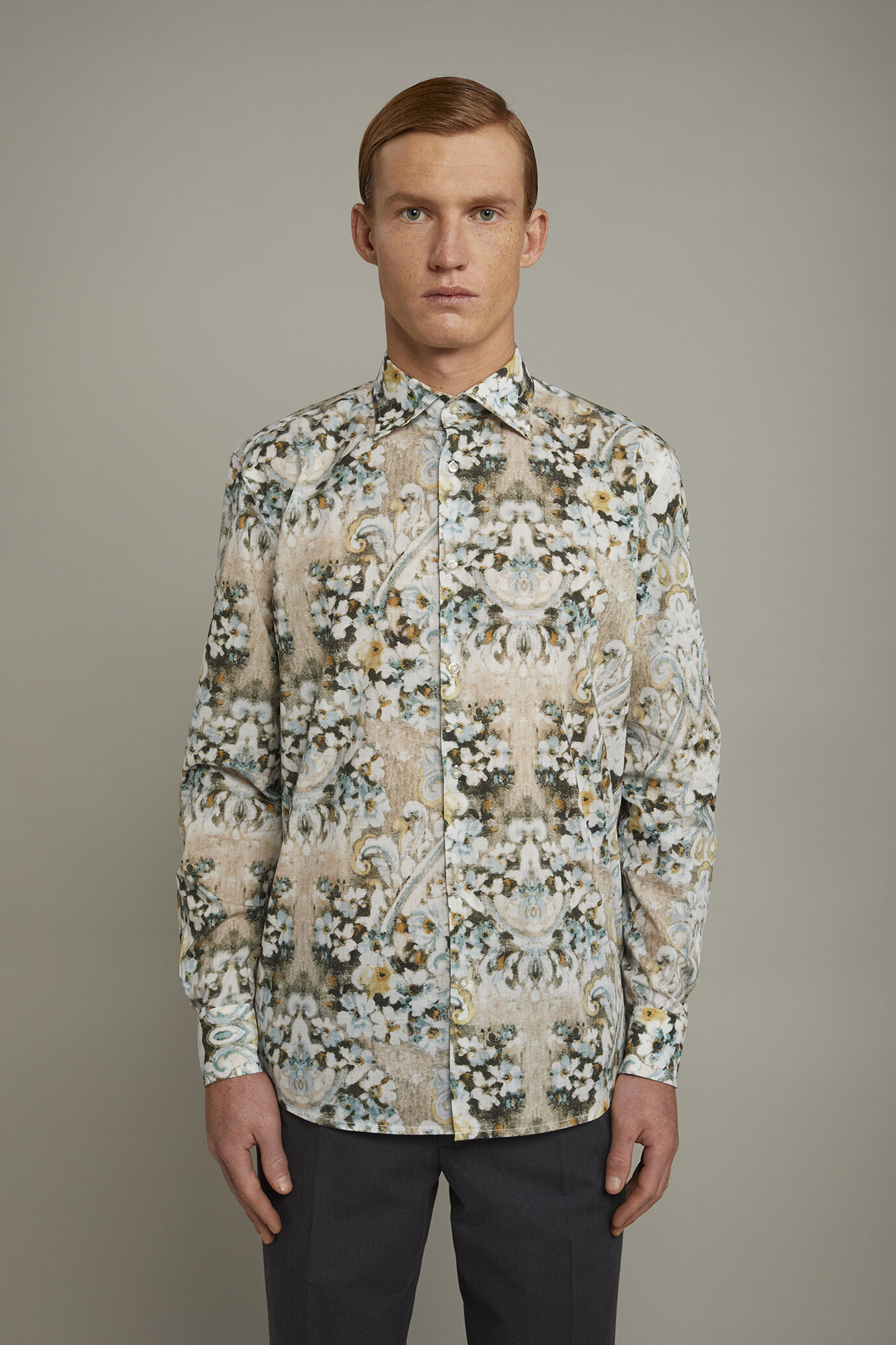 Chemise décontractée pour homme à col classique en tissu imprimé 100 % mousseline de coton coupe confort image number 2