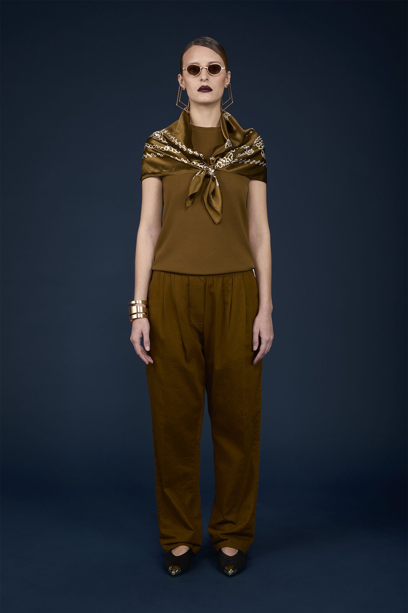 Women's trousers with visible elastic waistband image number 2
