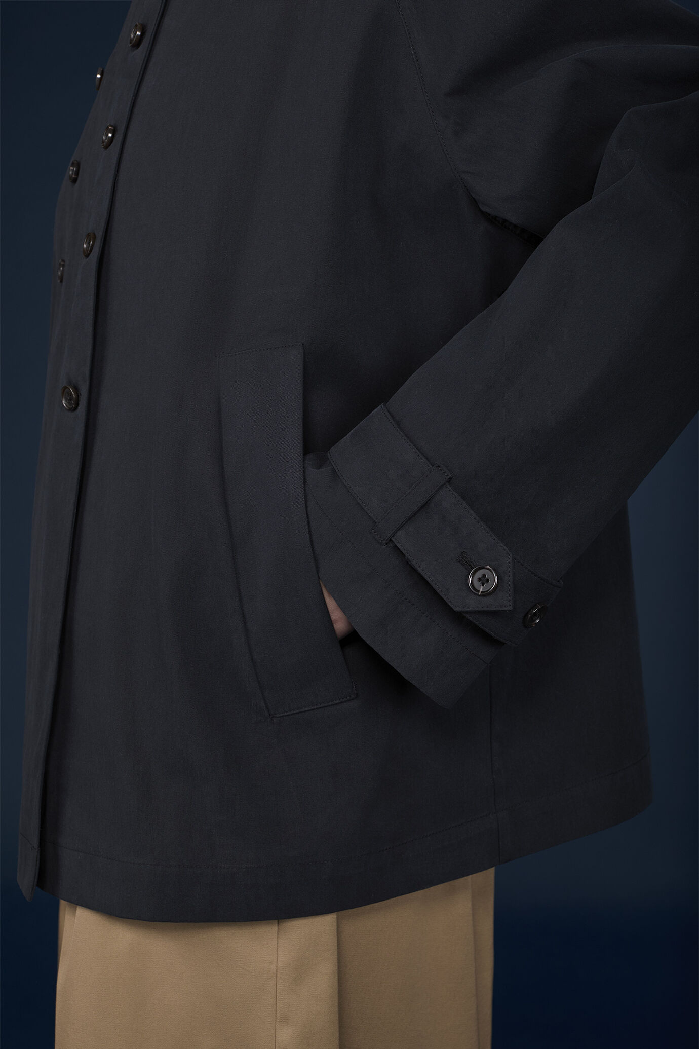 Women's short double-breasted raincoat image number 3