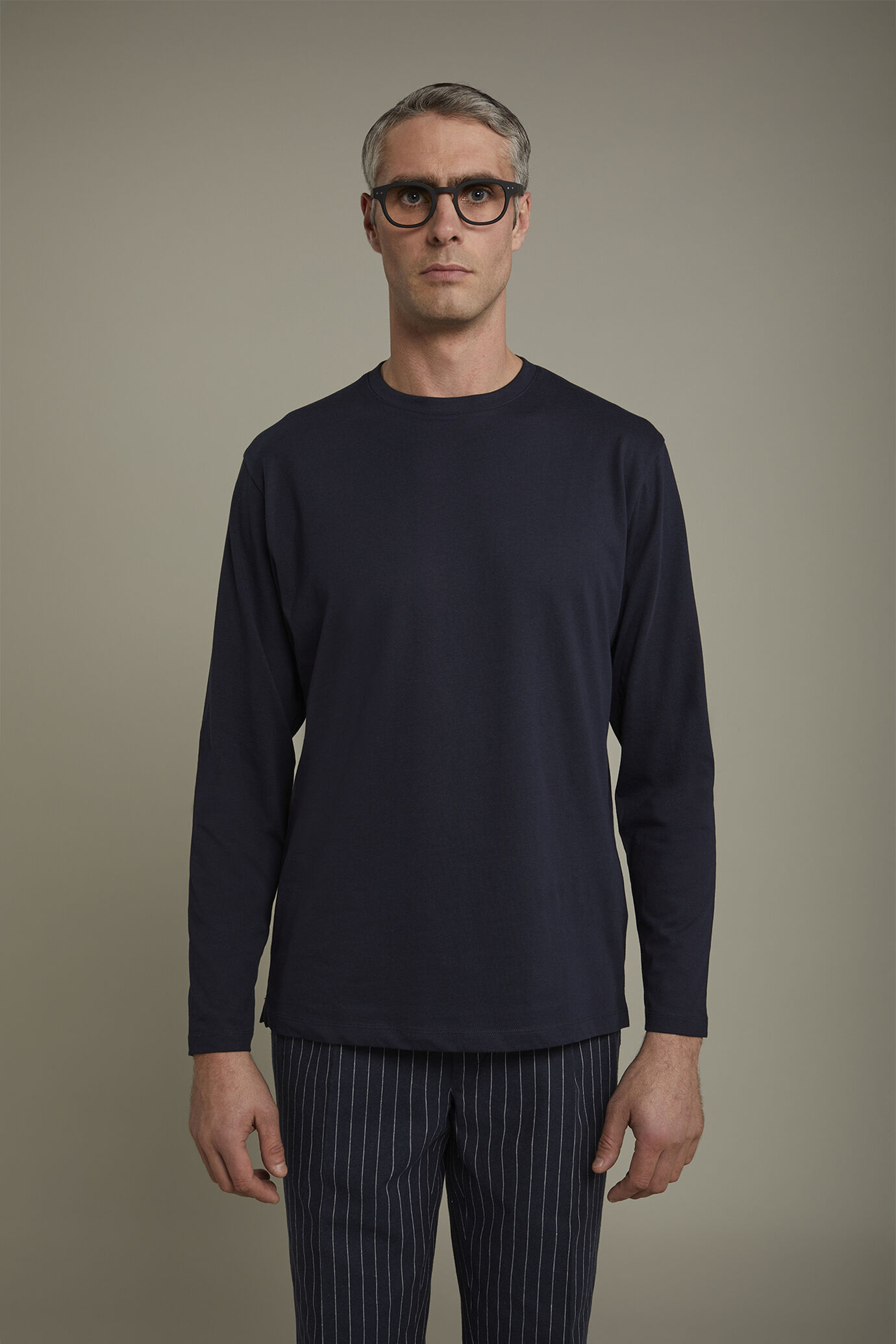 Herren-T-Shirt mit Rundhalsausschnitt und langen Ärmeln aus 100 % Baumwolle in normaler Passform image number 2