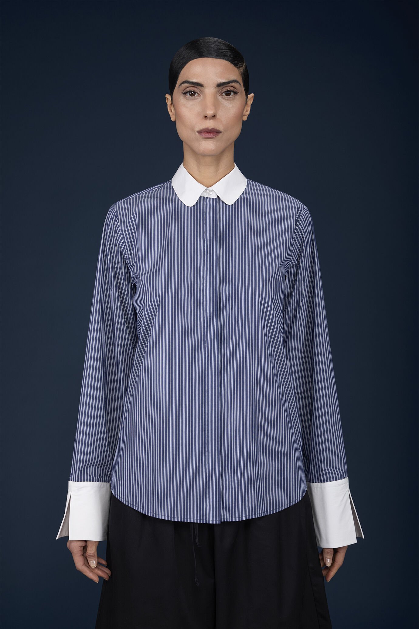 Classic women's shirt with baby collar with single-colour cuffs and yarn-dyed striped fabric