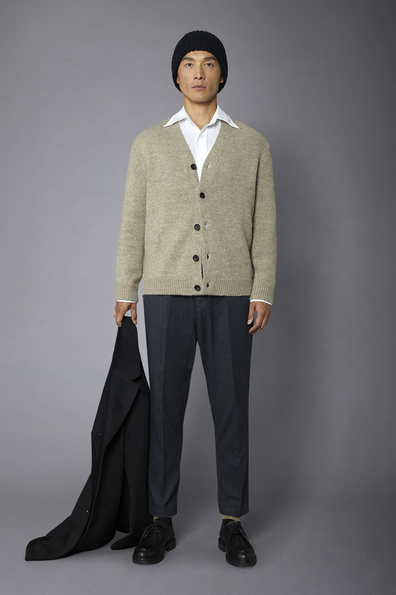 Cardigan à col en V avec un composant en laine d'alpaga regular fit image number 0