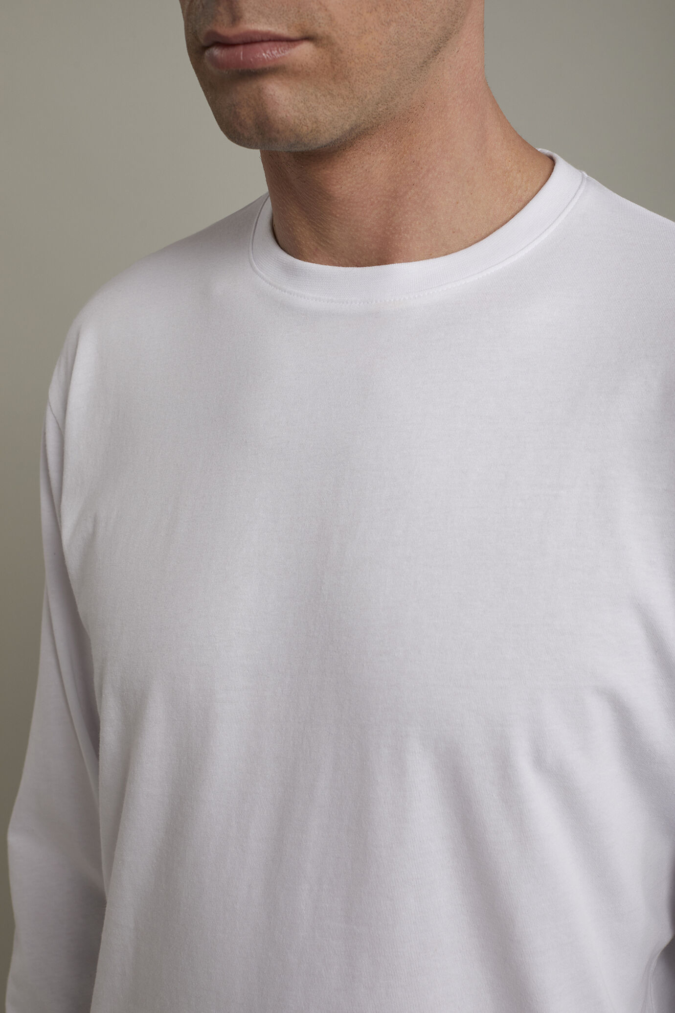 T-shirt homme à col rond et manches longues en 100 % coton coupe régulière image number 3