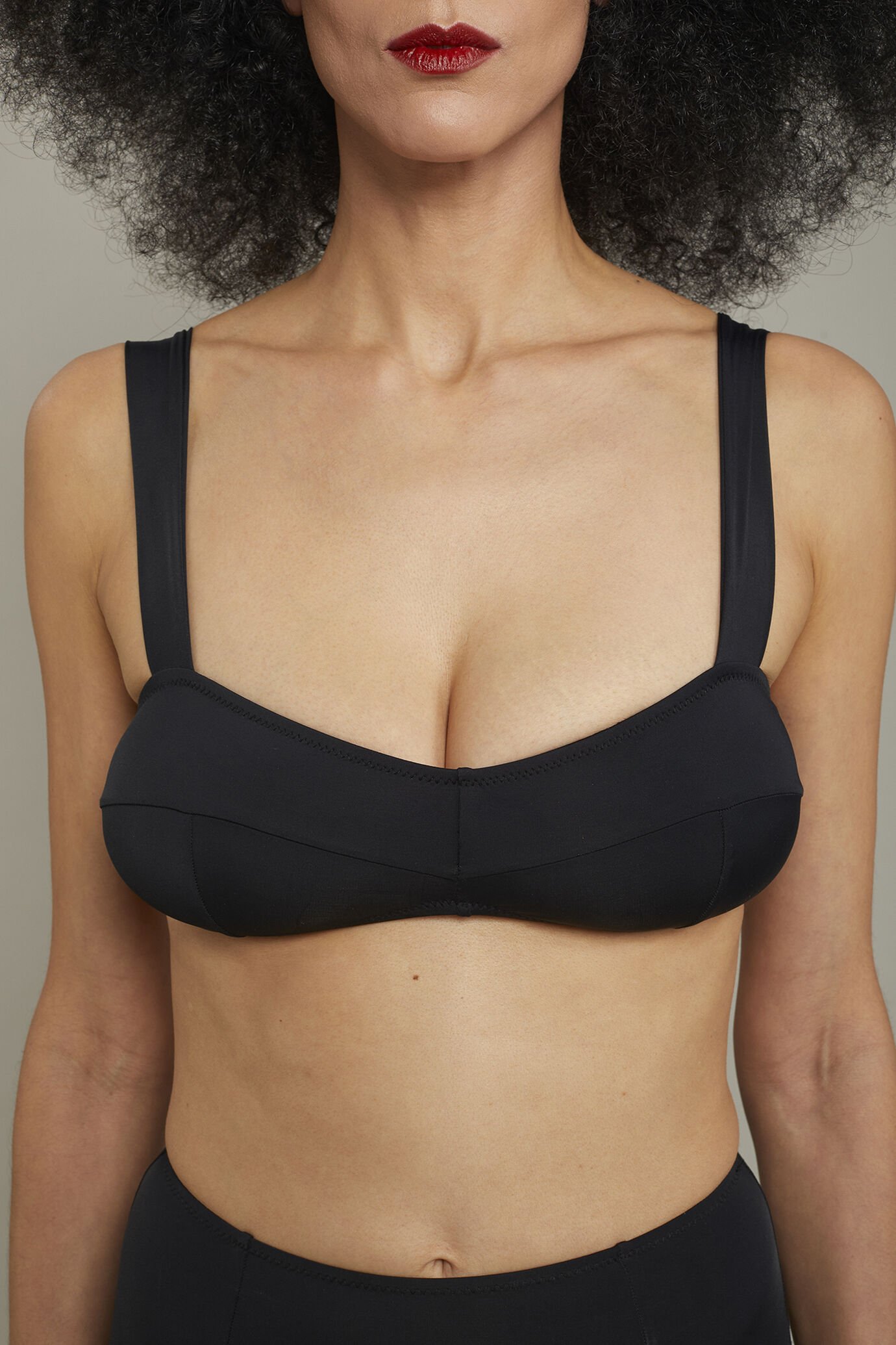 Costume donna in tessuto elasticizzato regular fit image number 4