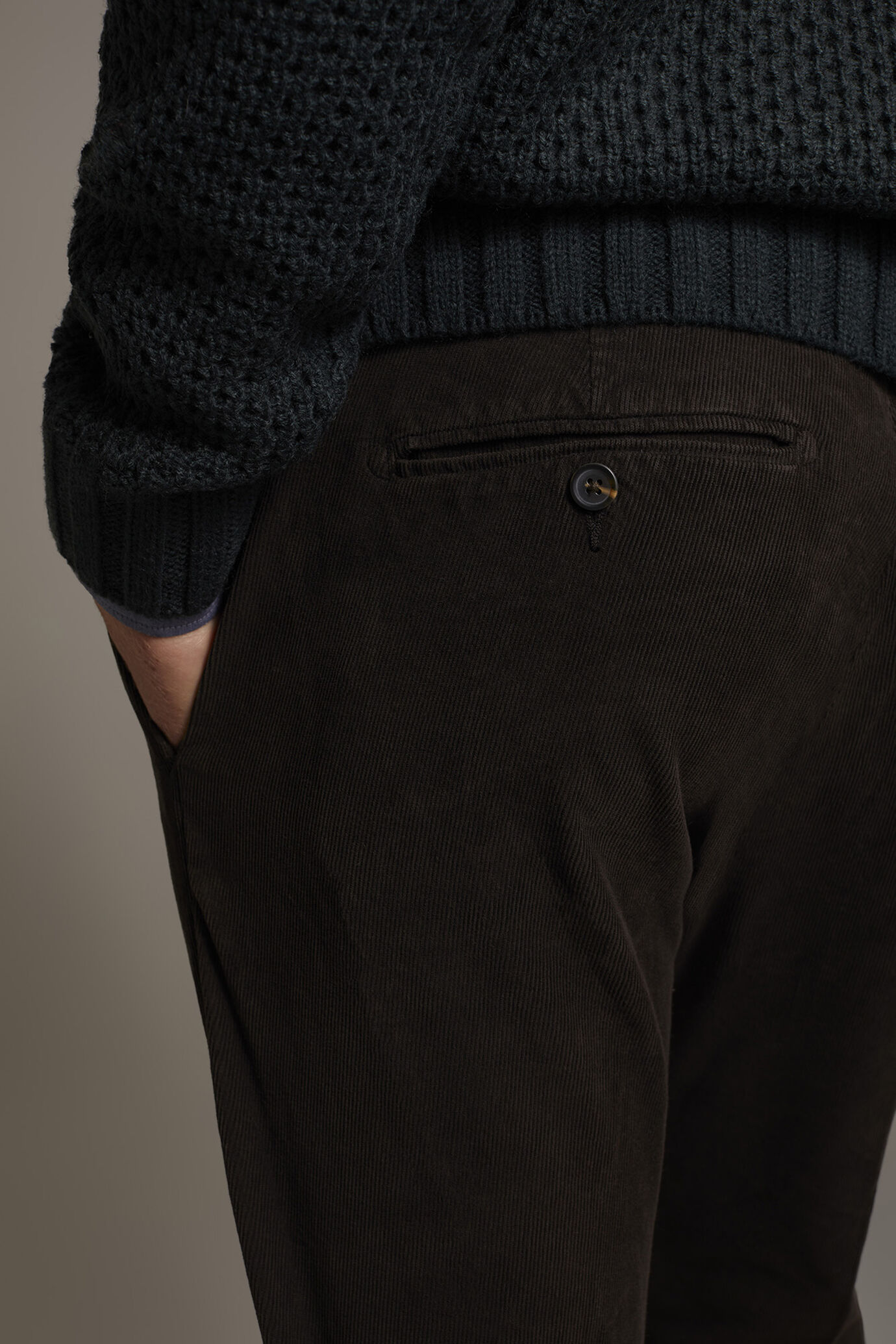 Regular fit chino trousers in corduroy fabric image number 4