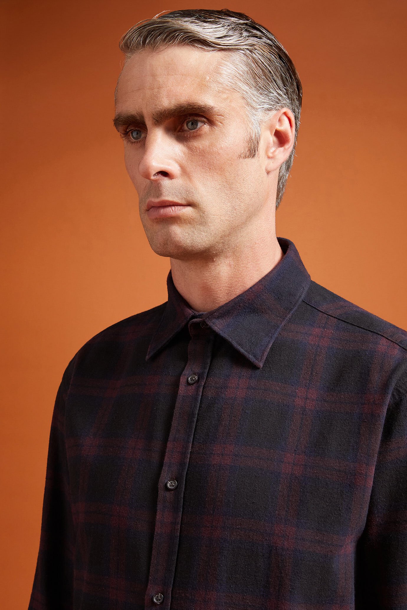 Men's comfort fit casual shirt with a classic collar in 100% cotton checked flannel image number 3