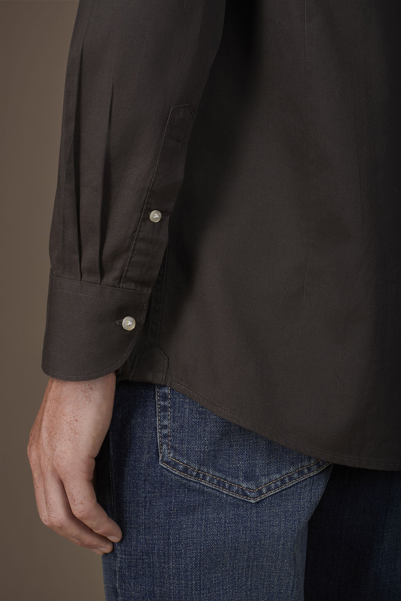 Lässige Herrenhemd mit klassischem Kragen aus 100 % Baumwolle Gabardine-Stoff Comfort-Passform image number 3