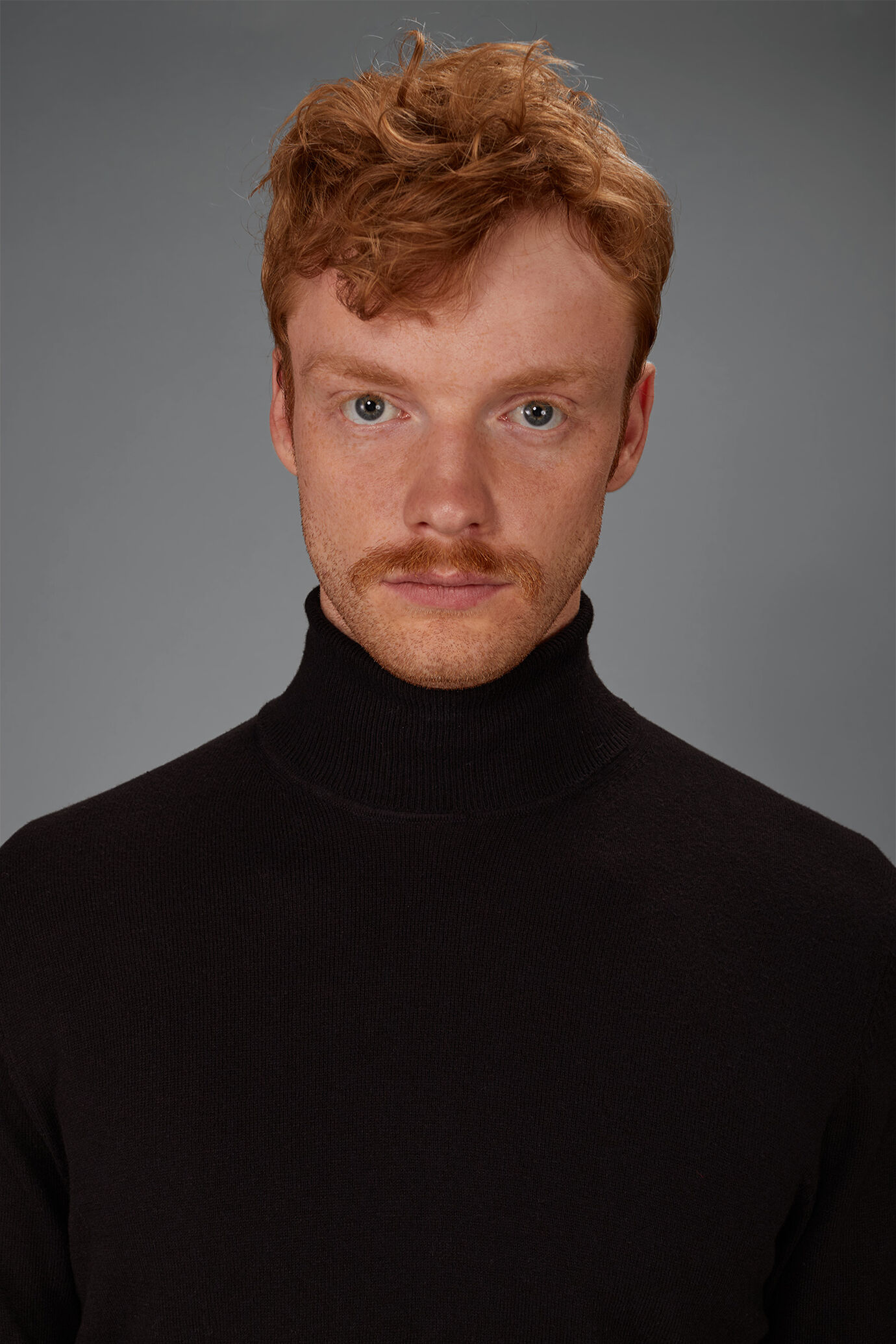 Men's regular fit high neck jumper in wool and cotton image number 2