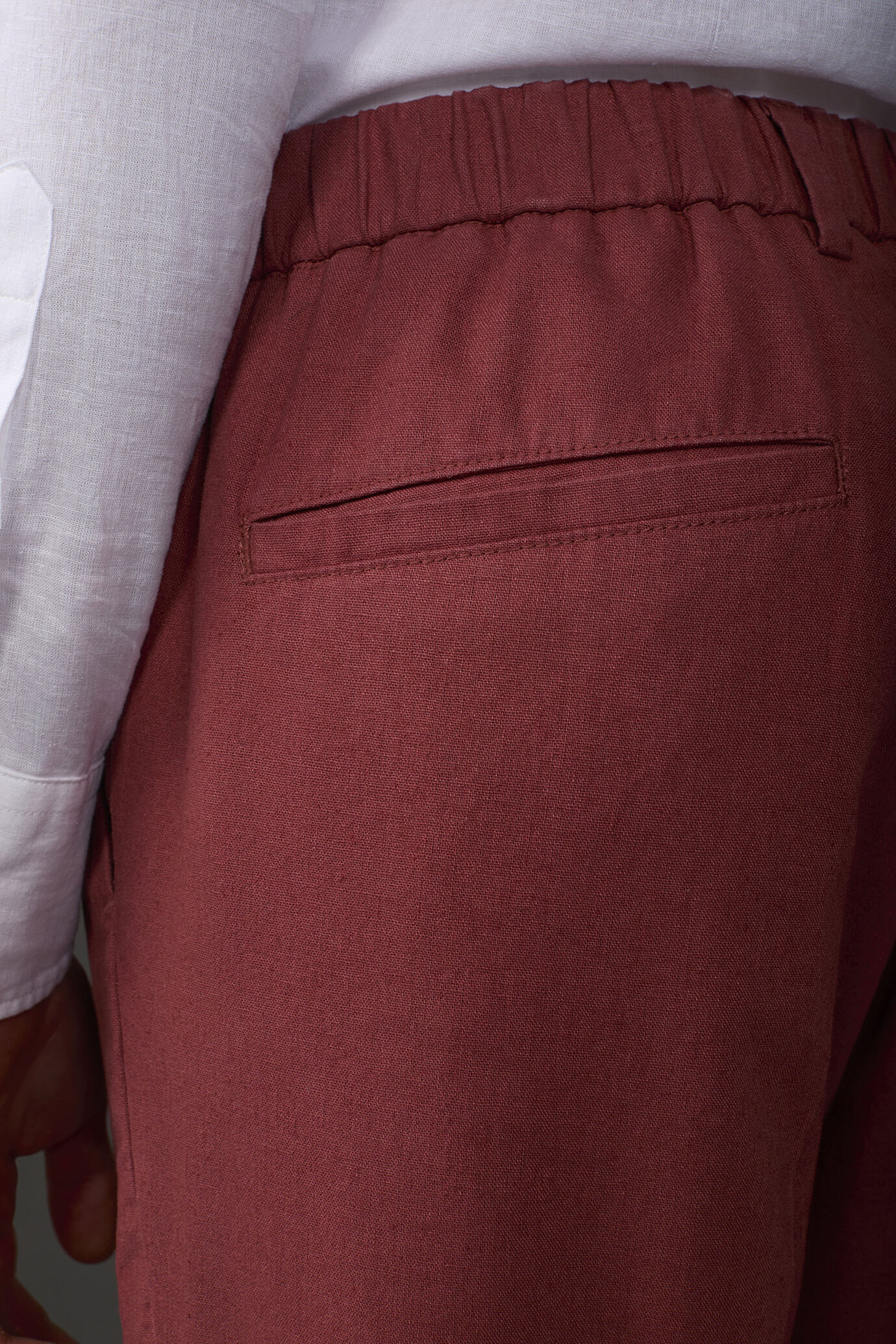 Men's trousers with two small pleats and elastane in the back waistband image number 3