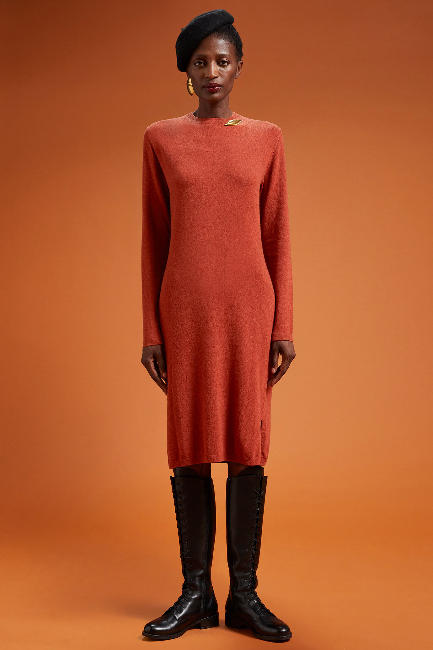 Damen-Strickkleid mit Rundhalsausschnitt und Seitenschlitzen in normaler Passform image number 1