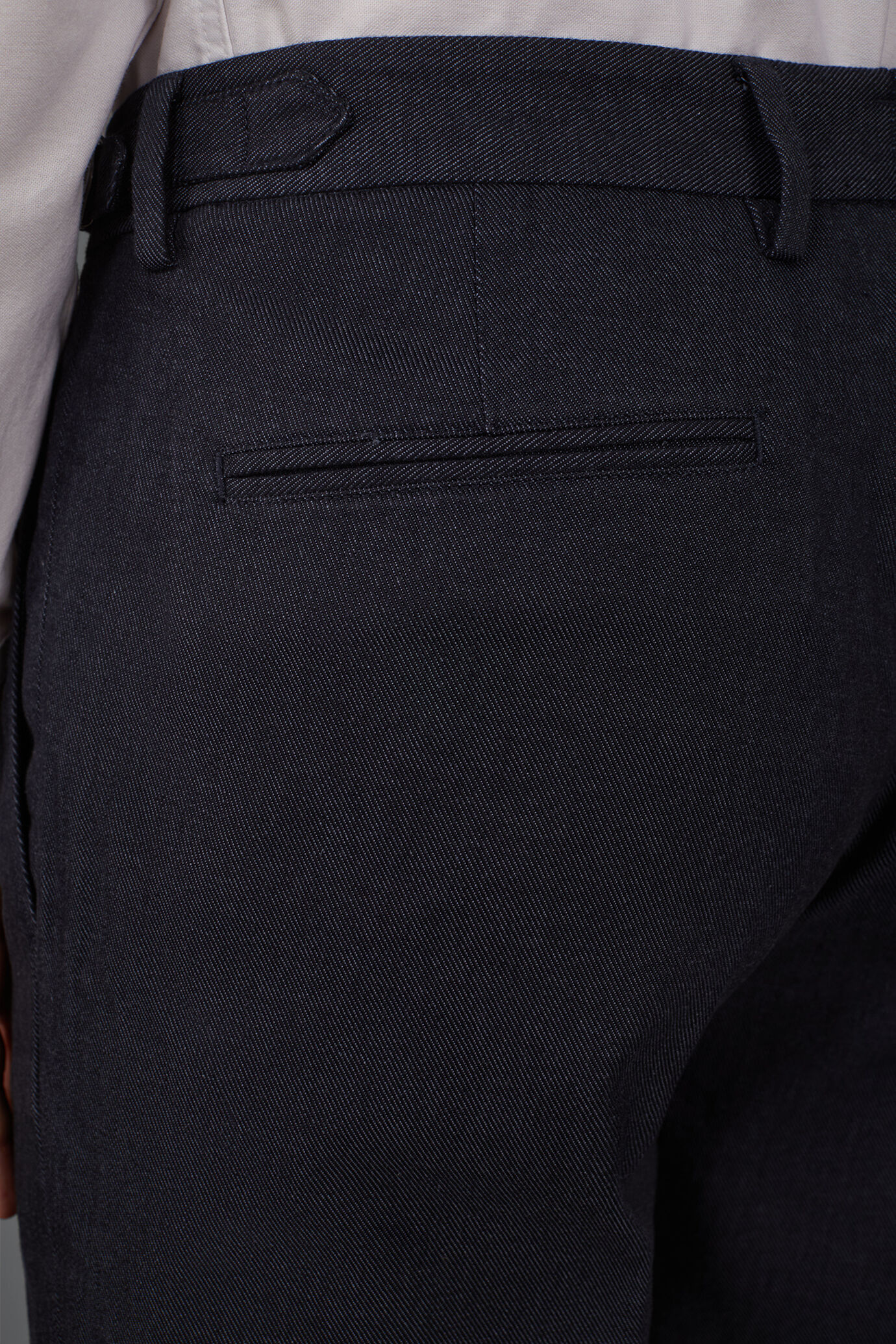 Pantalone classico in tessuto chambray regular fit image number 3
