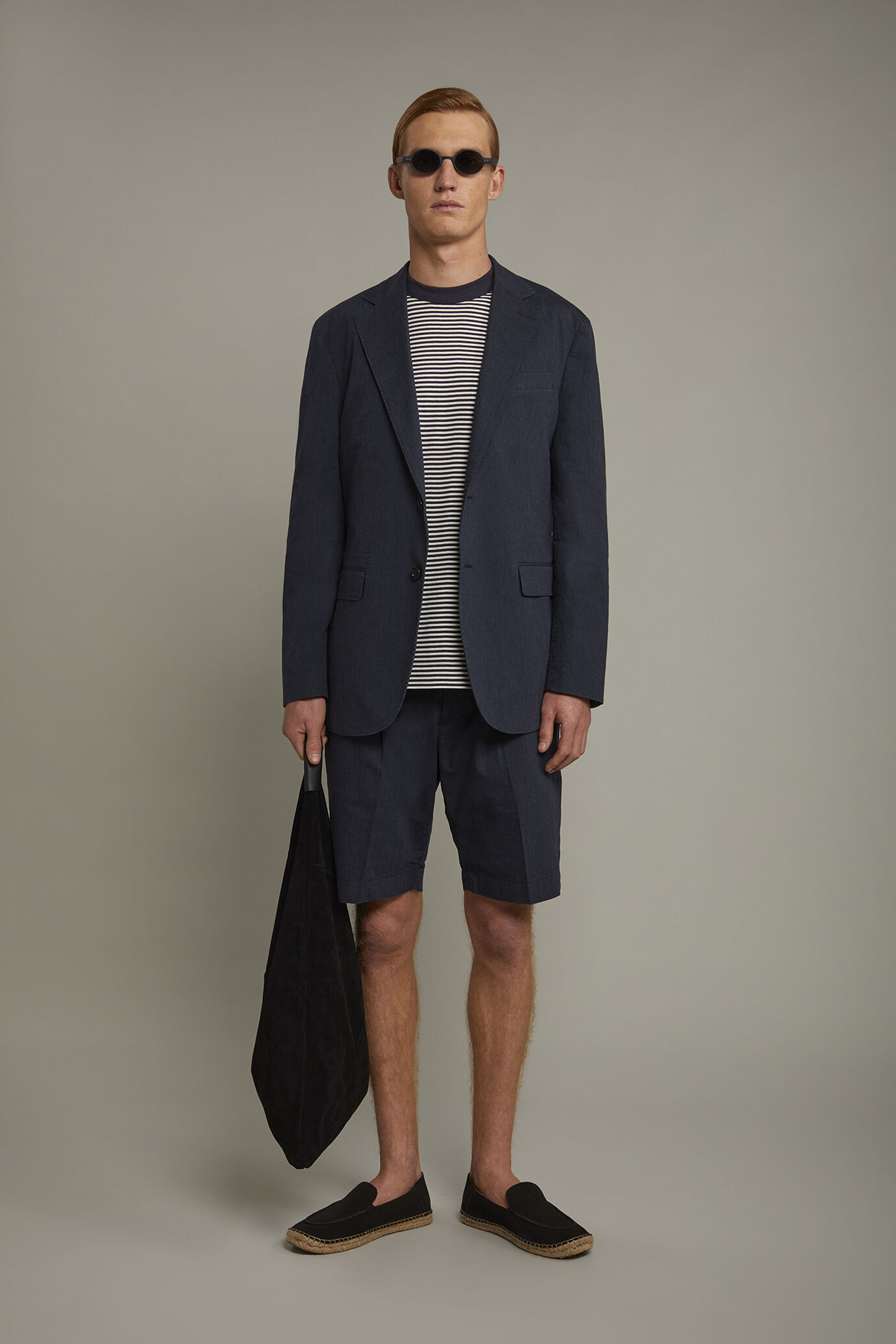 Bermudashorts für Herren mit doppelten Abnähern und Kordelzug in der Taille aus Slub-Baumwollstoff