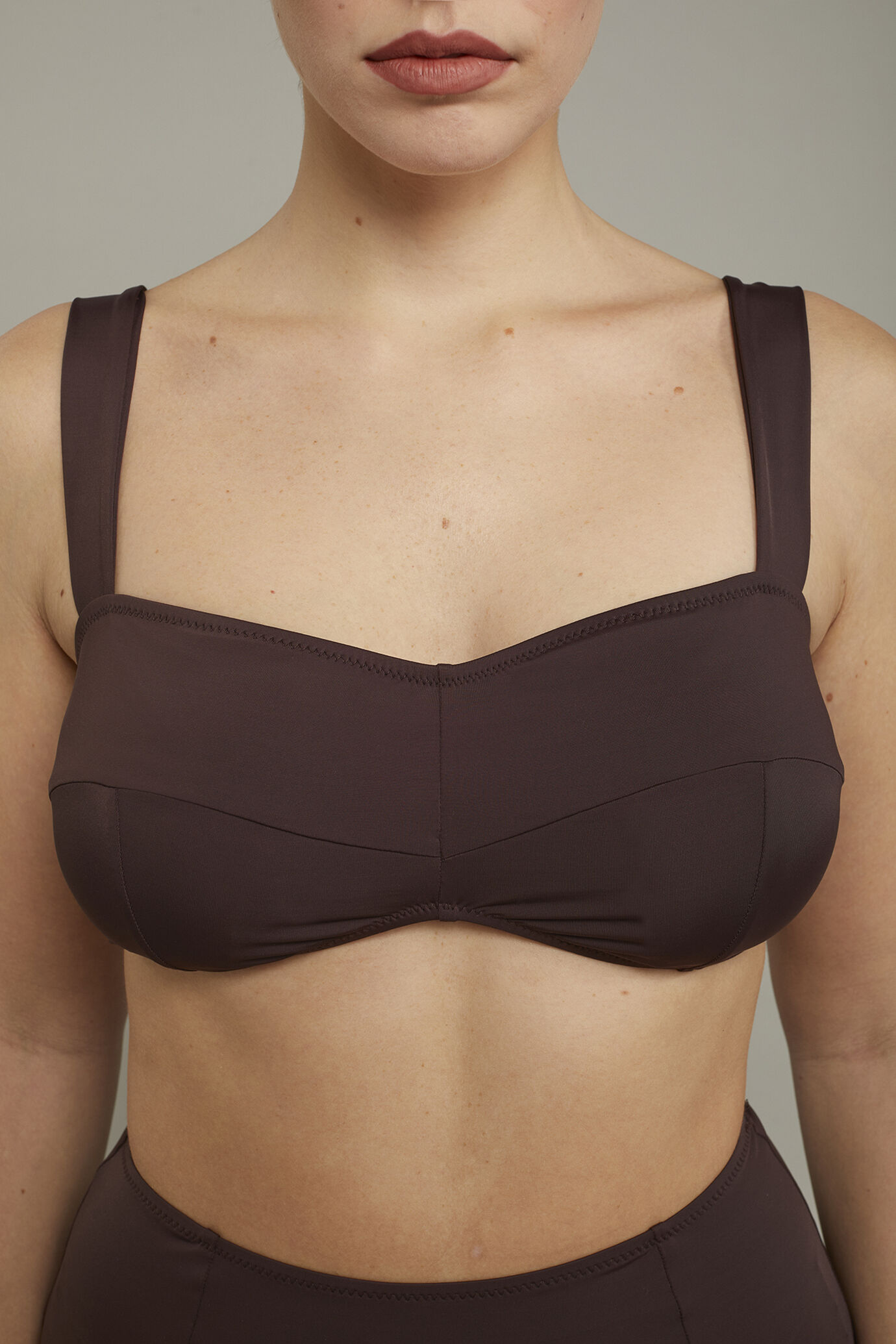 Costume donna in tessuto elasticizzato regular fit image number 4