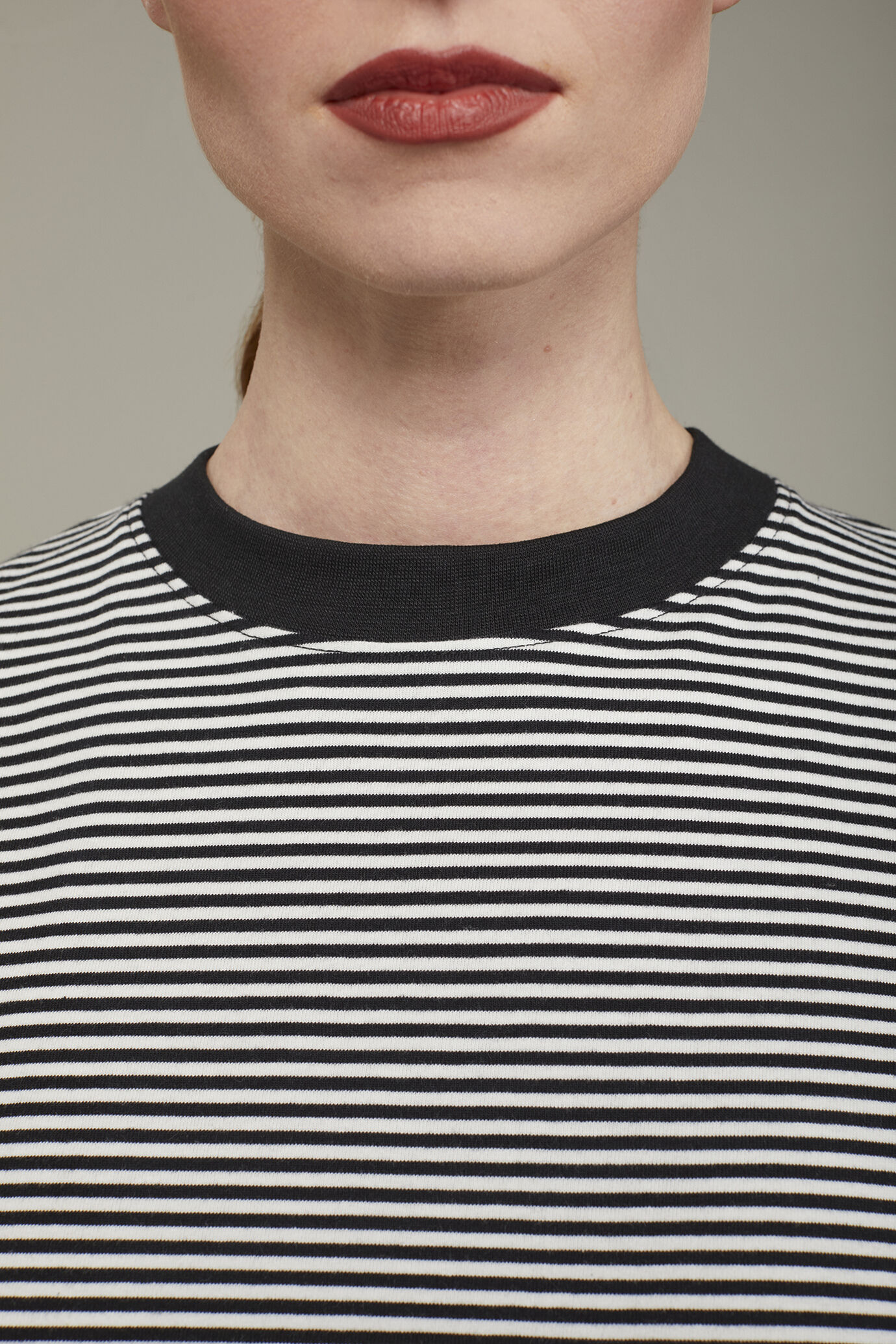 Damen-T-Shirt aus 100 % Baumwolljersey in normaler Passform image number 3