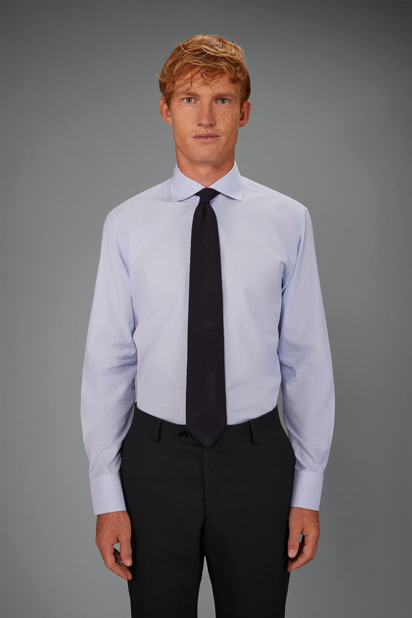 Camicia uomo in 100% cotone tinto filo a righe sottili regular fit image number 1