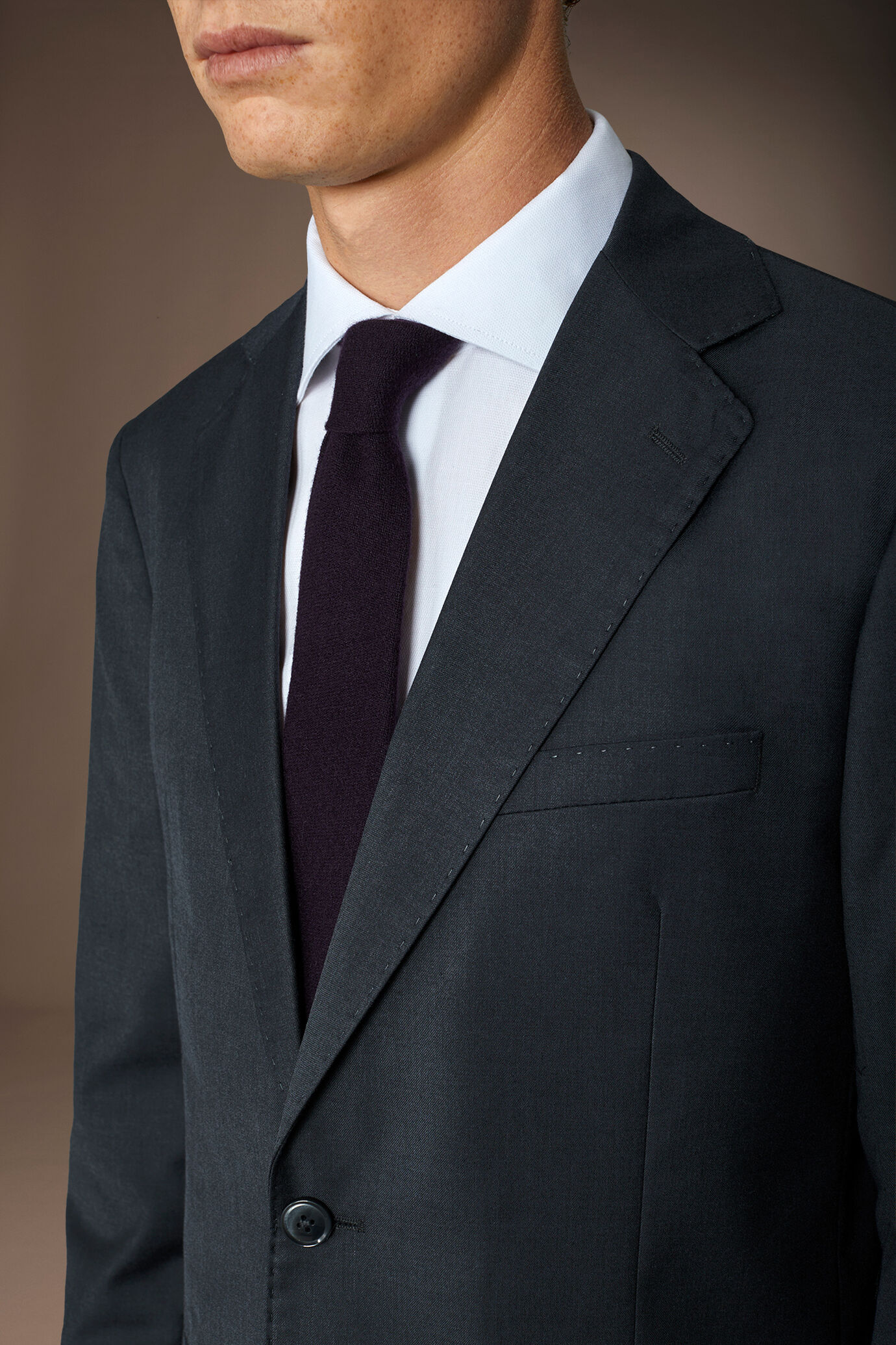 Costume homme &agrave; simple boutonnage en polylaine, coupe classique image number 1