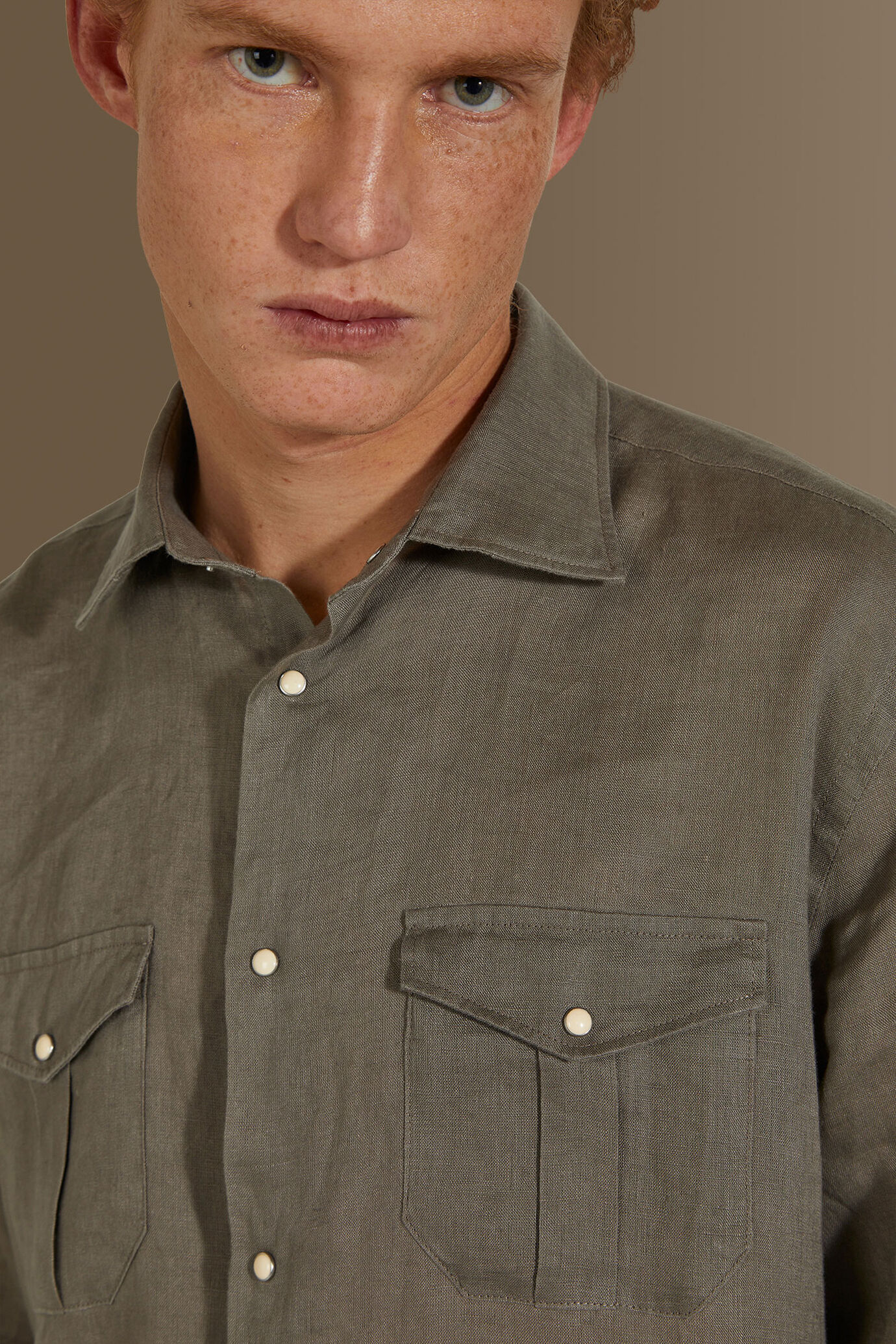 Camicia casual uomo collo francese 100% lino tinta unita image number 3