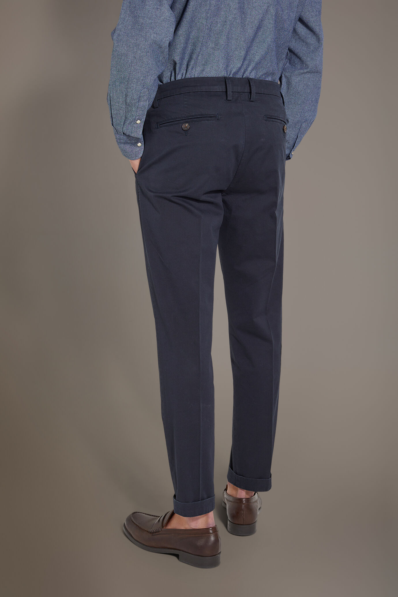 Pantalone chino classico uomo image number 2