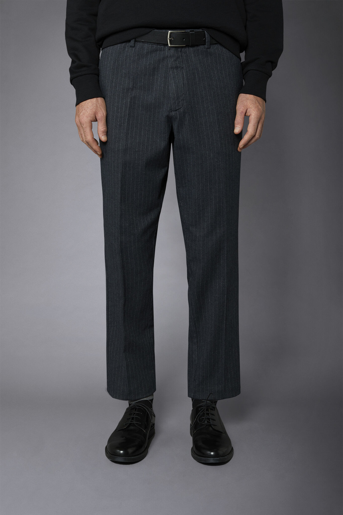 Pantalone chino uomo tessuto in cotone mano lana gessato comfort fit image number 3