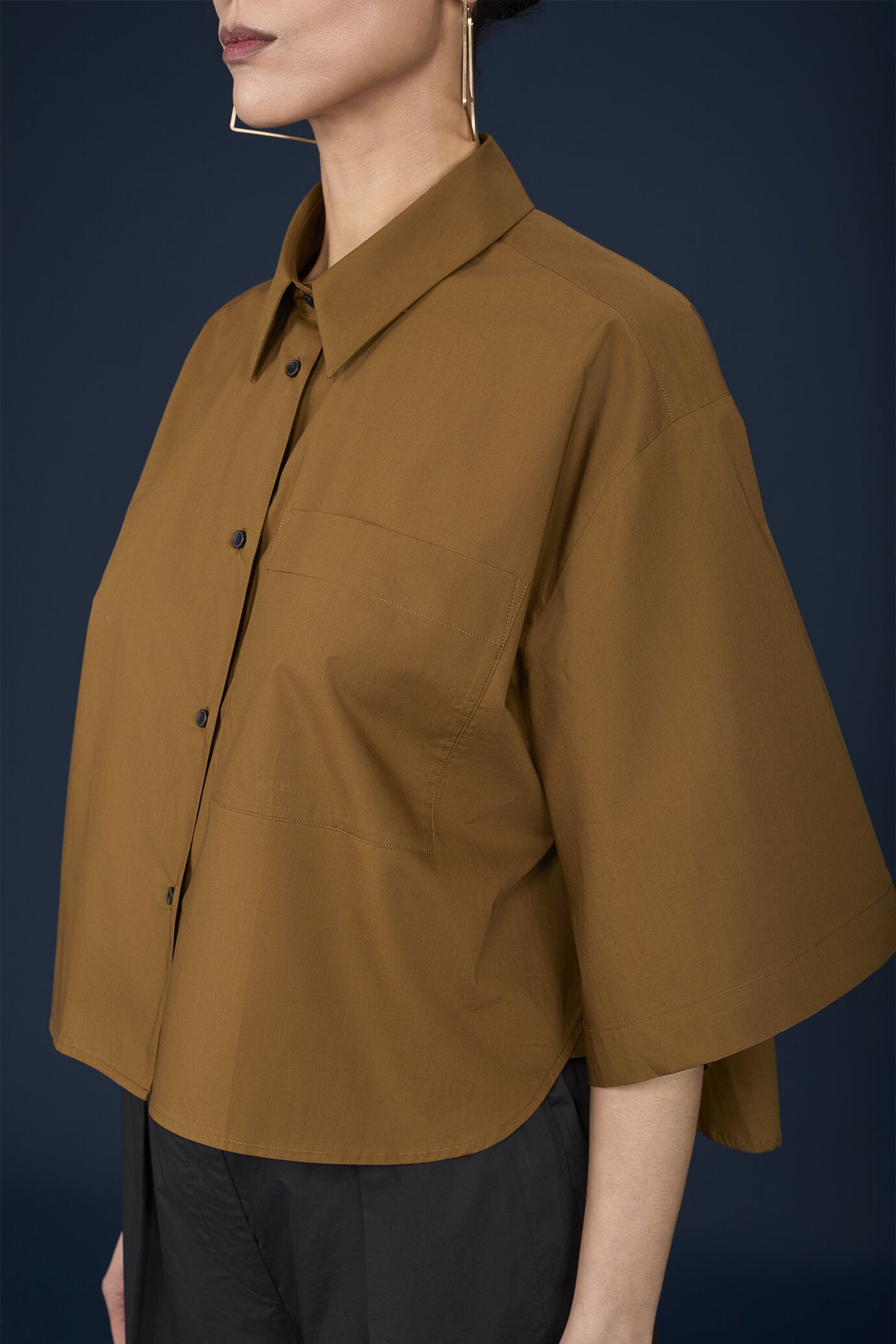 Camicia donna boxy con manica corta e fondo arrotondato image number 2