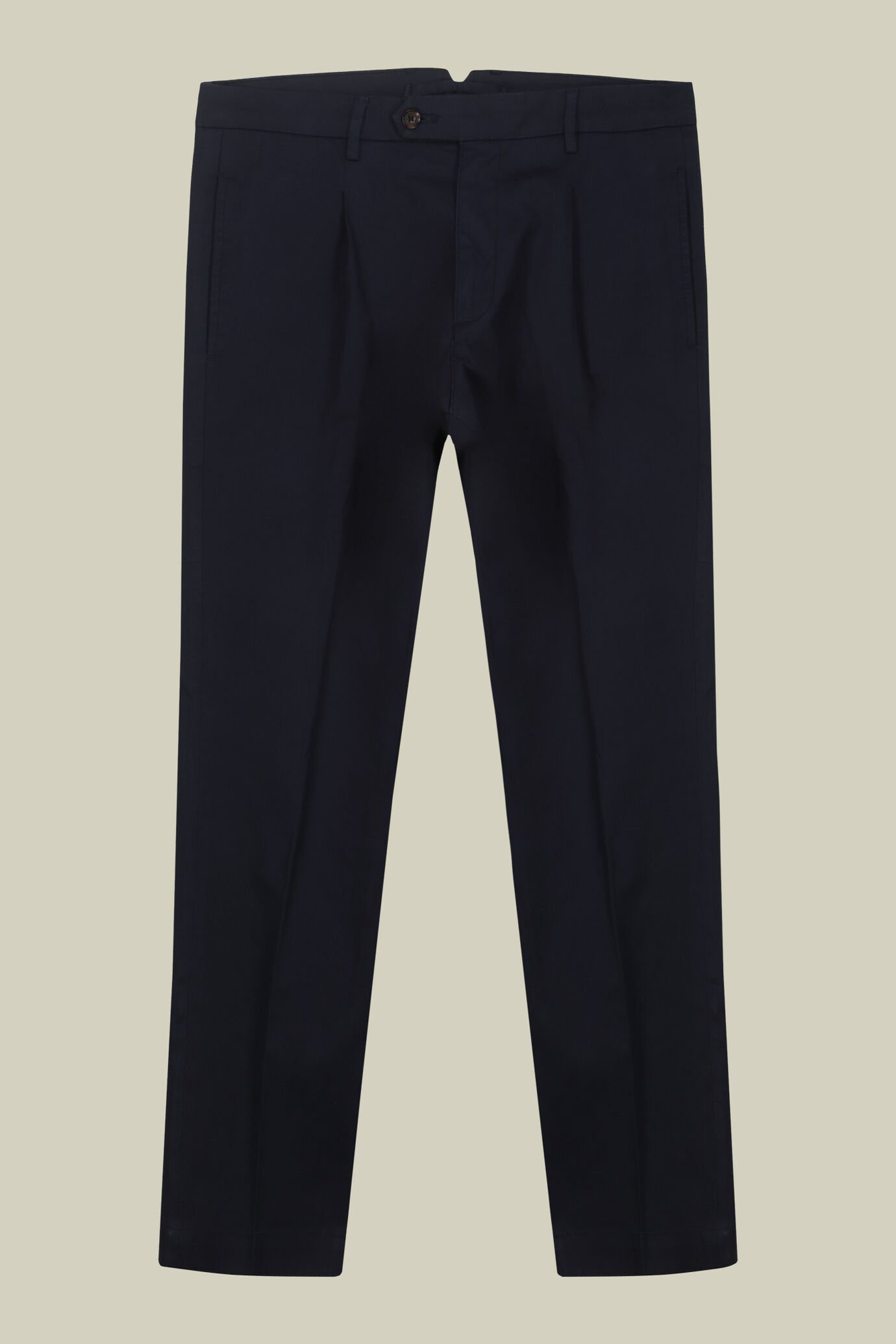 Pantalone uomo capri con pinces image number 4