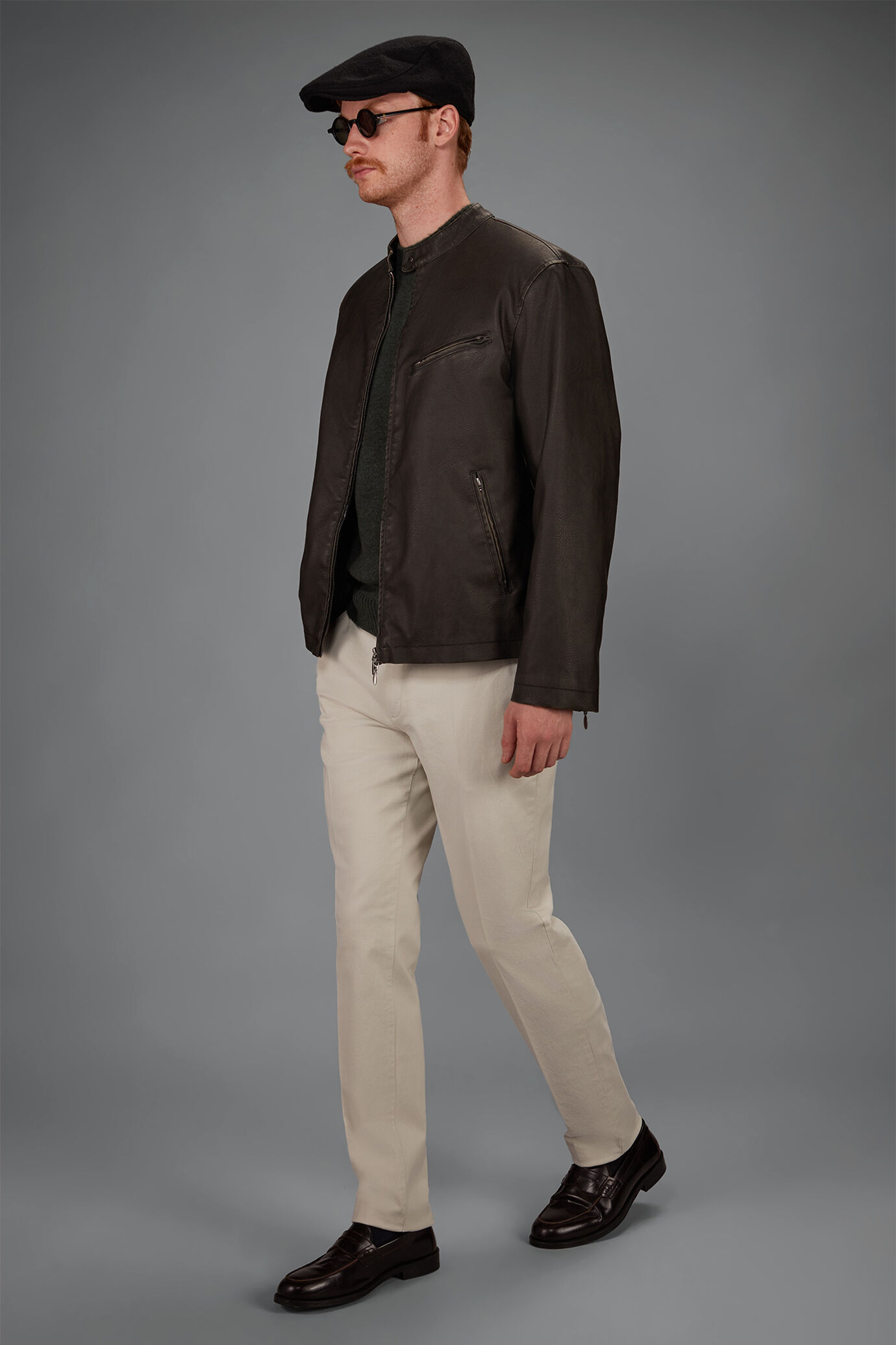 Classic men's chinos in regular fit with stretch twill construction image number 0