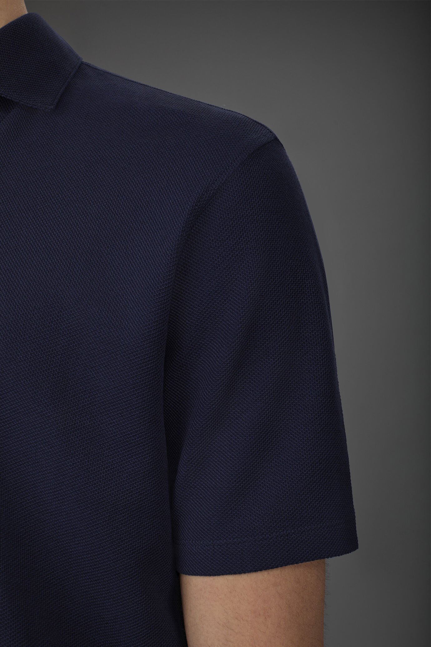 Men's short-sleeved polo shirt in 100% honeycomb cotton image number 3