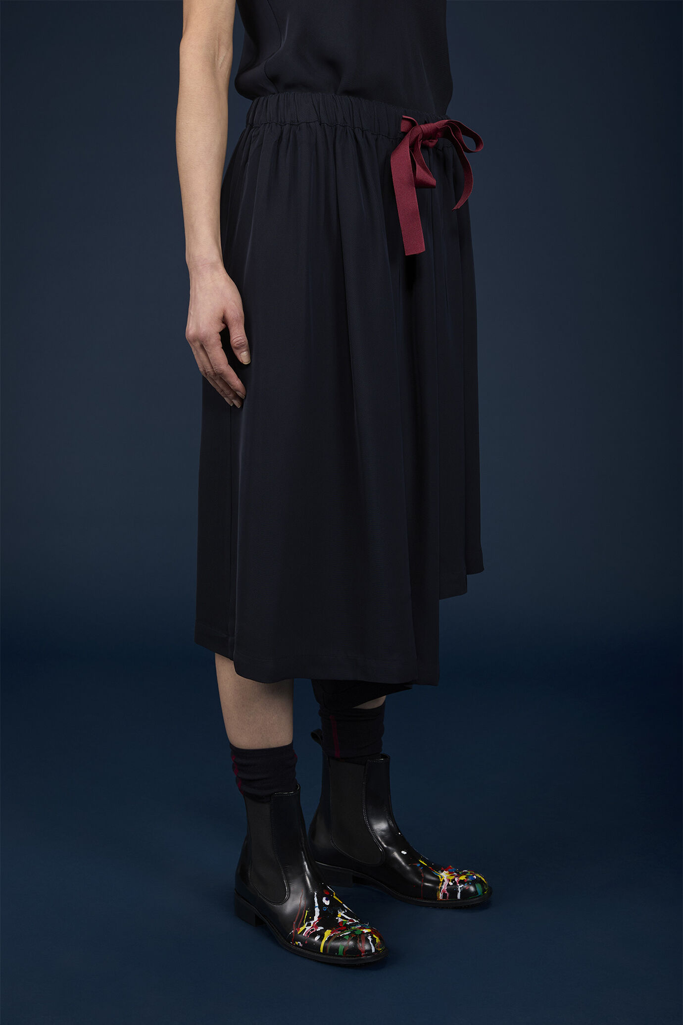 Bermuda skirt with a wide and soft line, adjustable elastic waist with contrasting drawstring image number 3