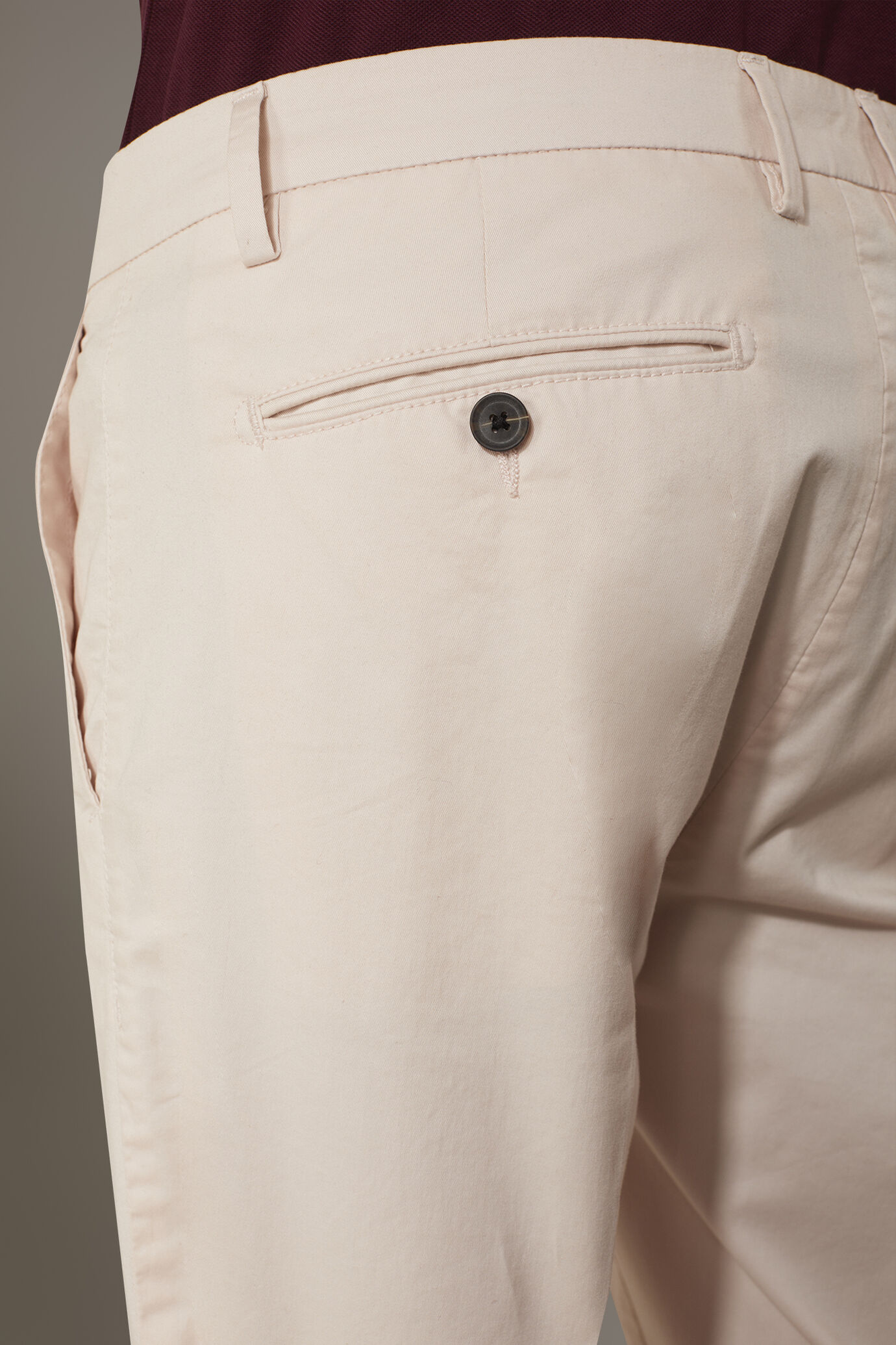 Chino-Hose in normaler Passform aus Twill image number 2