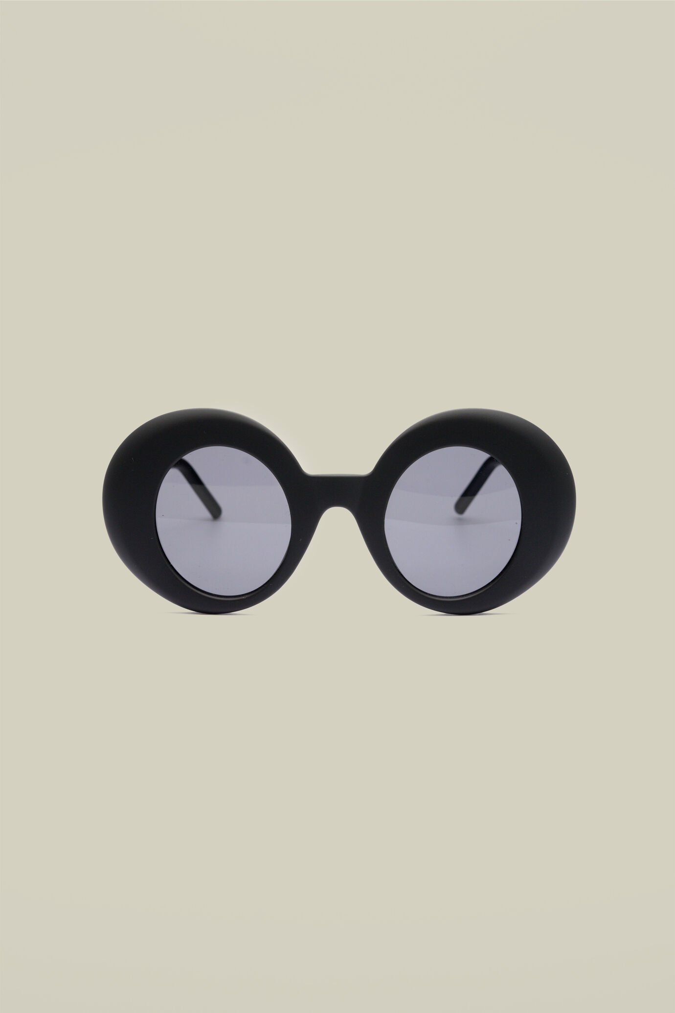Women's round sunglasses image number 1
