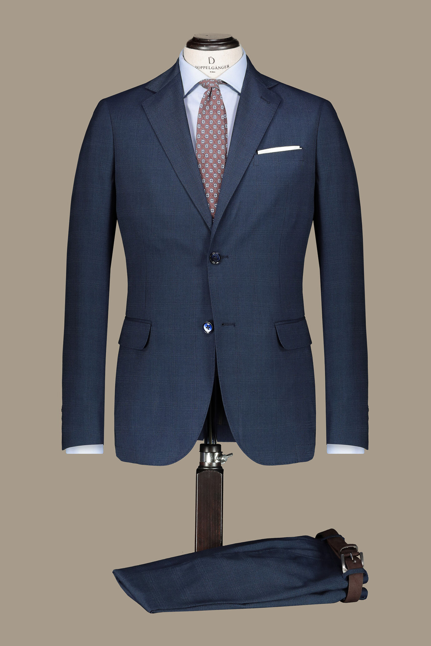 Single breasted suit with trousers with turn up image number 5
