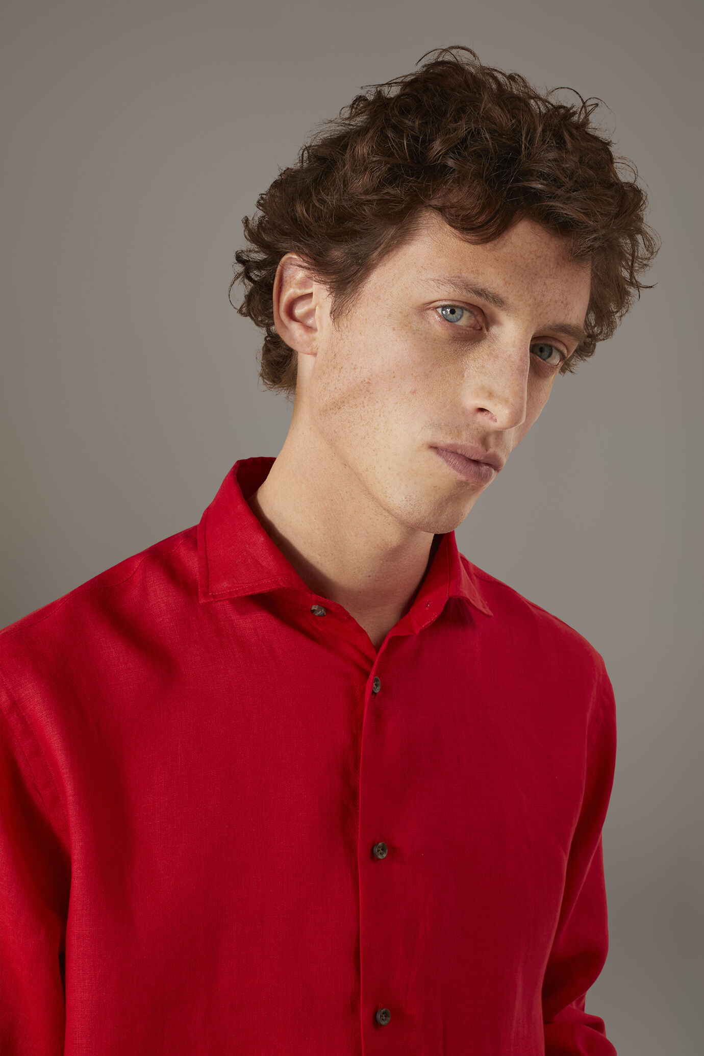 Camicia casual collo francese comfort fit 100% lino image number 1