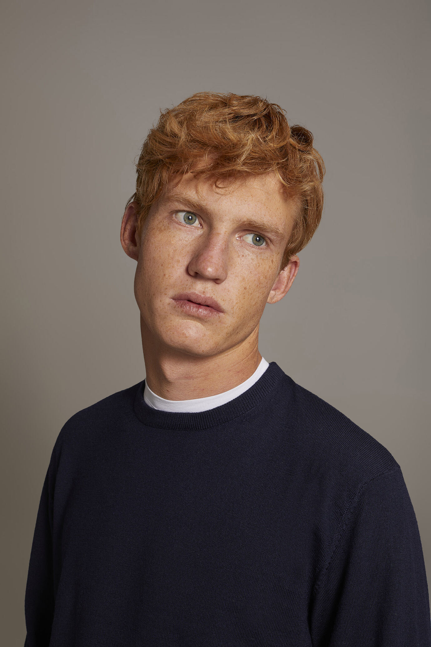 Round neck 100% merino wool sweater image number 2