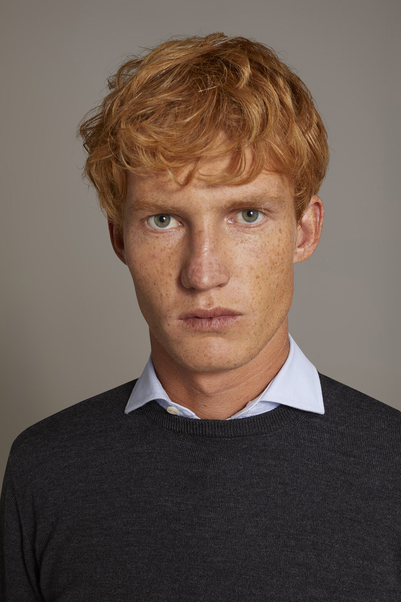 Round neck 100% merino wool sweater image number 2