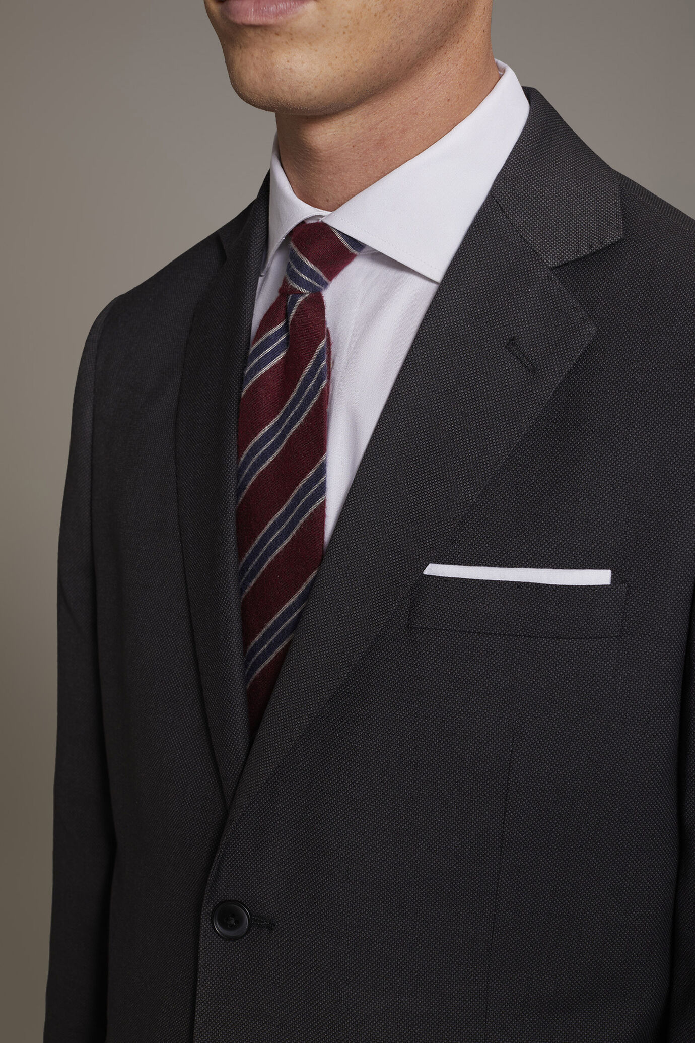 Regular fit single-breasted suit in birdseye fabric image number 3