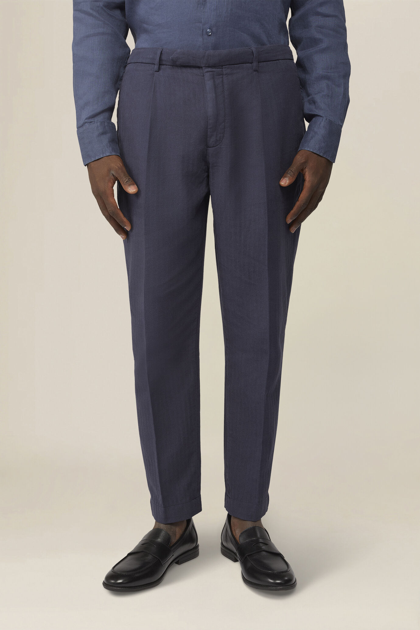 Men's trousers with 2 small pleats image number 1