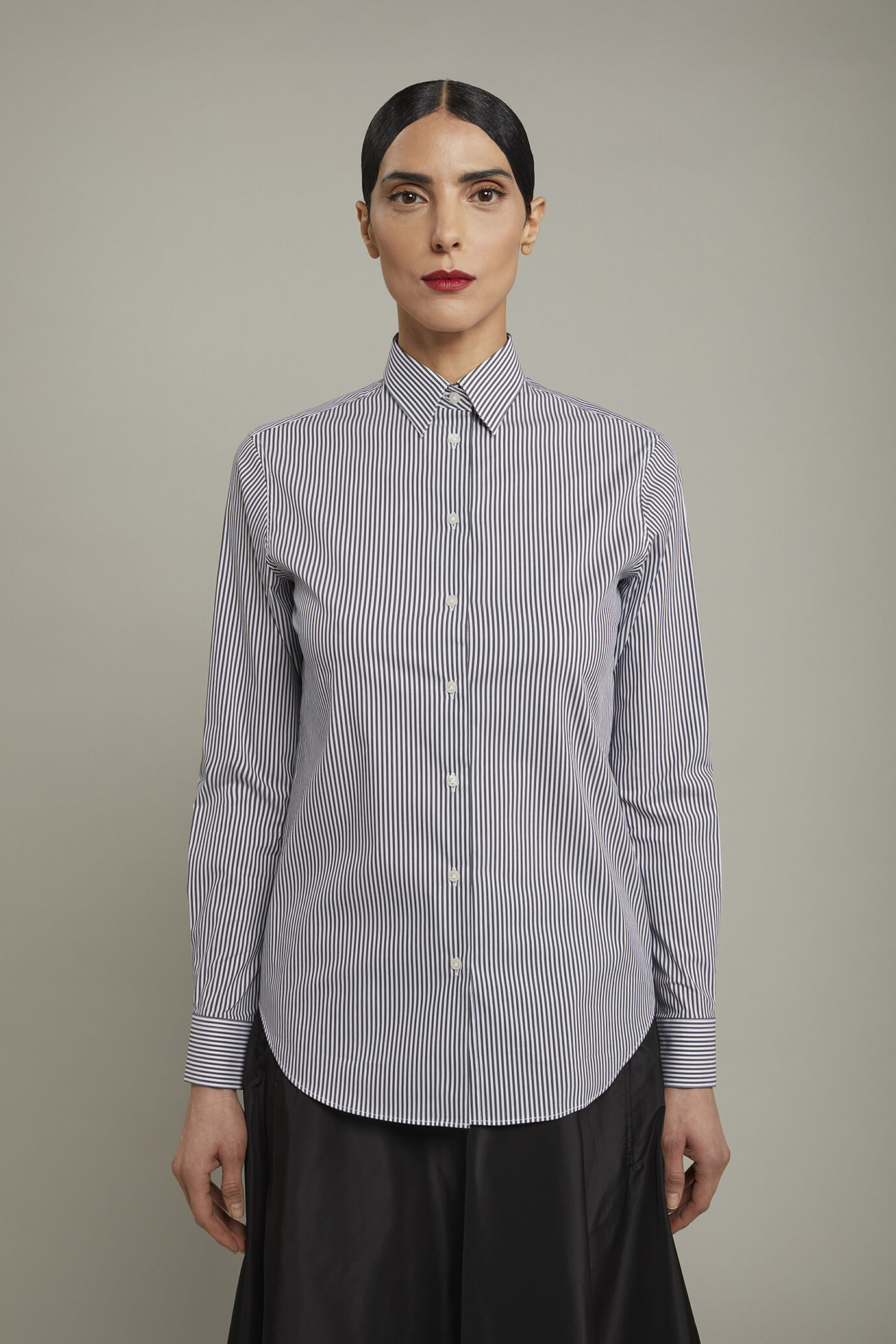 Women's classic striped stretch cotton shirt image number 2