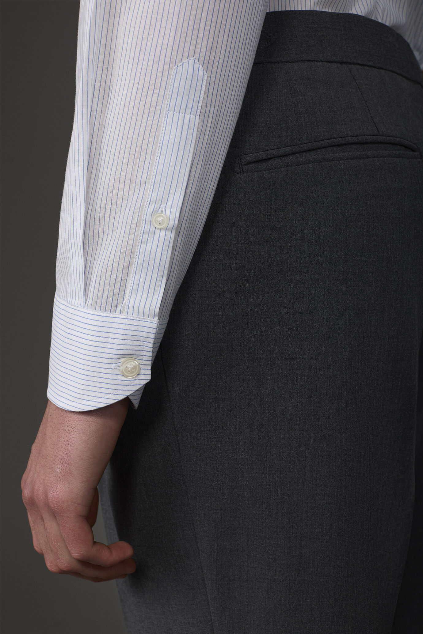 Men's concealed button down casual shirt in yarn-dyed striped washed muslin fabric image number 4