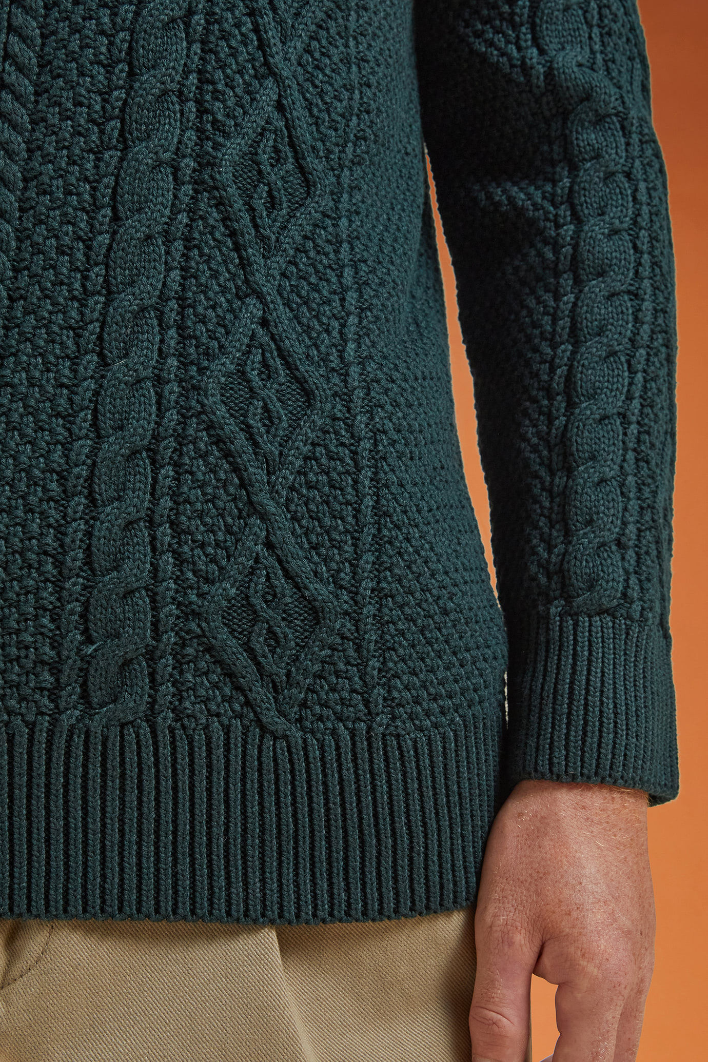 Herren-Pullover mit hohem Ausschnitt aus 100 % Baumwolle mit Zopfstrick in normaler Passform image number 4