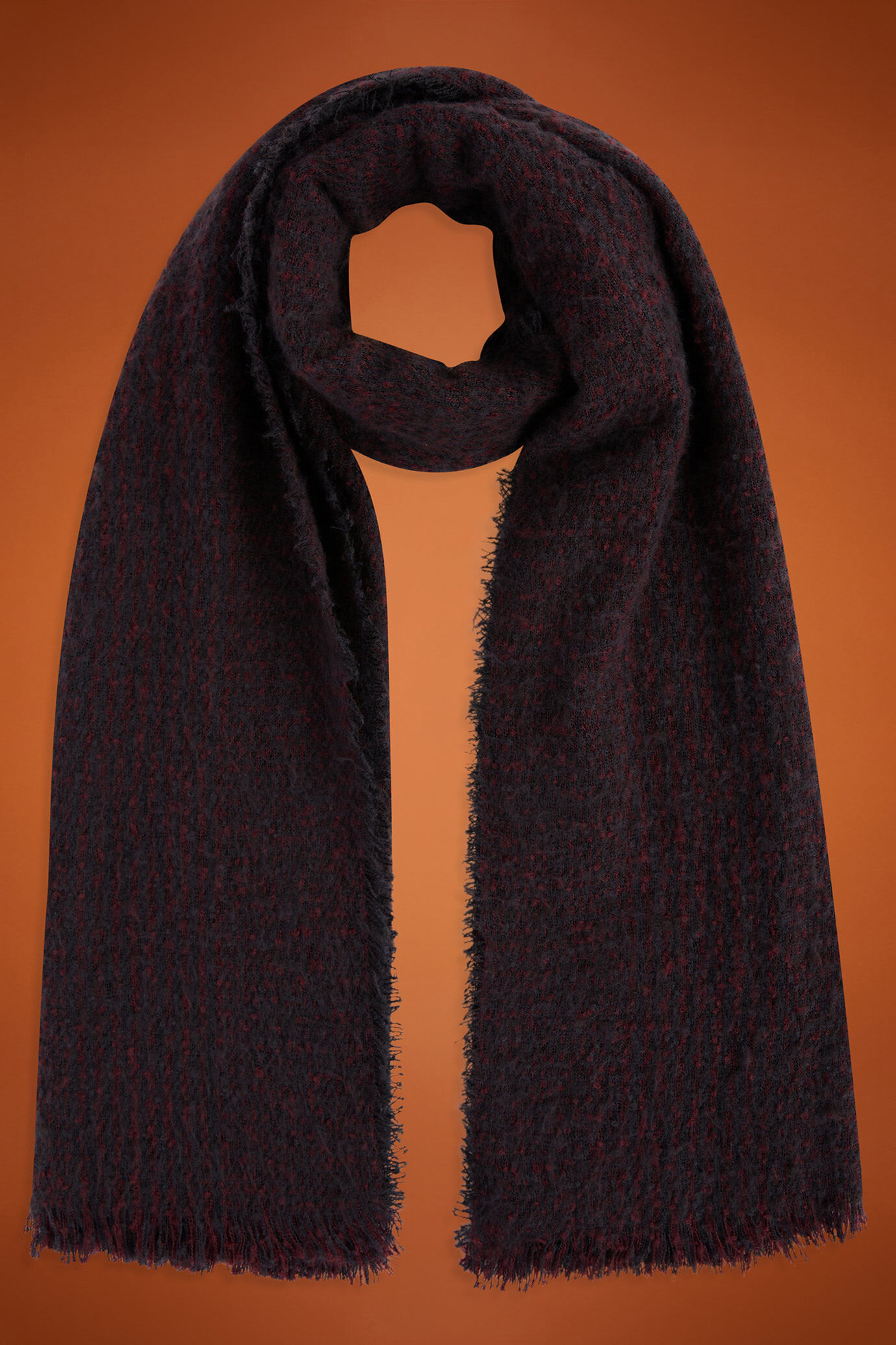 Women's houndstooth patterned scarf