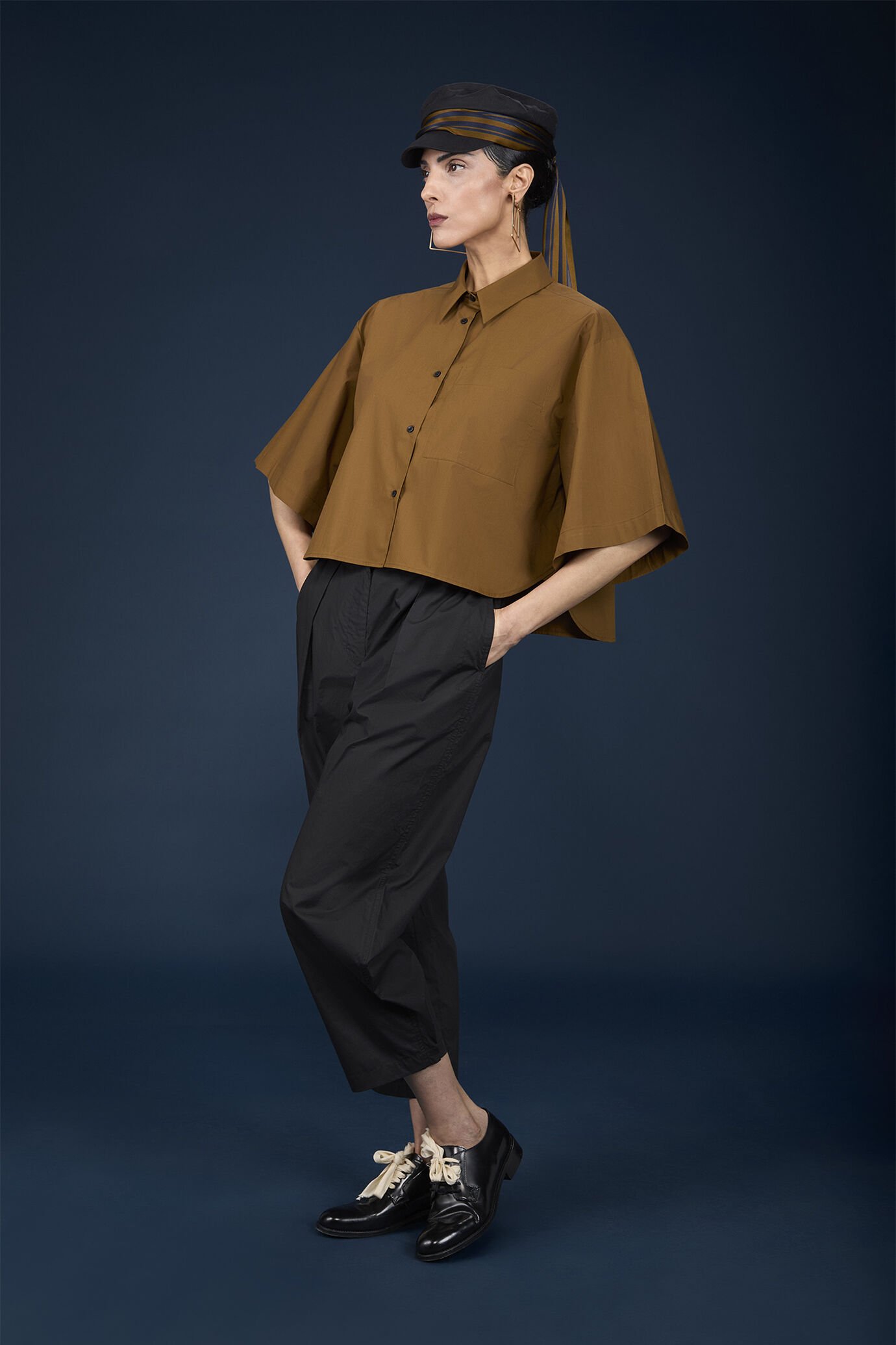 Camicia donna boxy con manica corta e fondo arrotondato image number 1