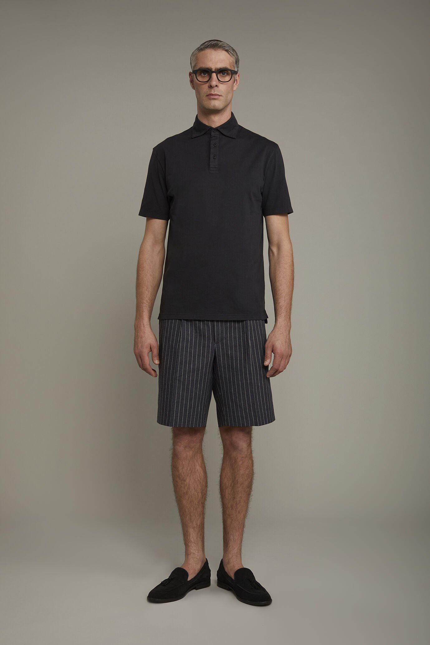 Bermuda uomo con doppia pince in lino e cotone con disegno gessato regular fit image number 2