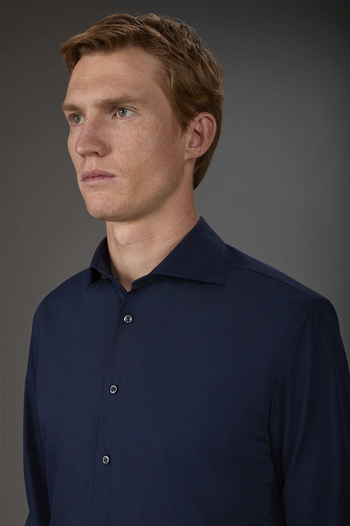 Camicia classica collo francese uomo tinta unita image number 1