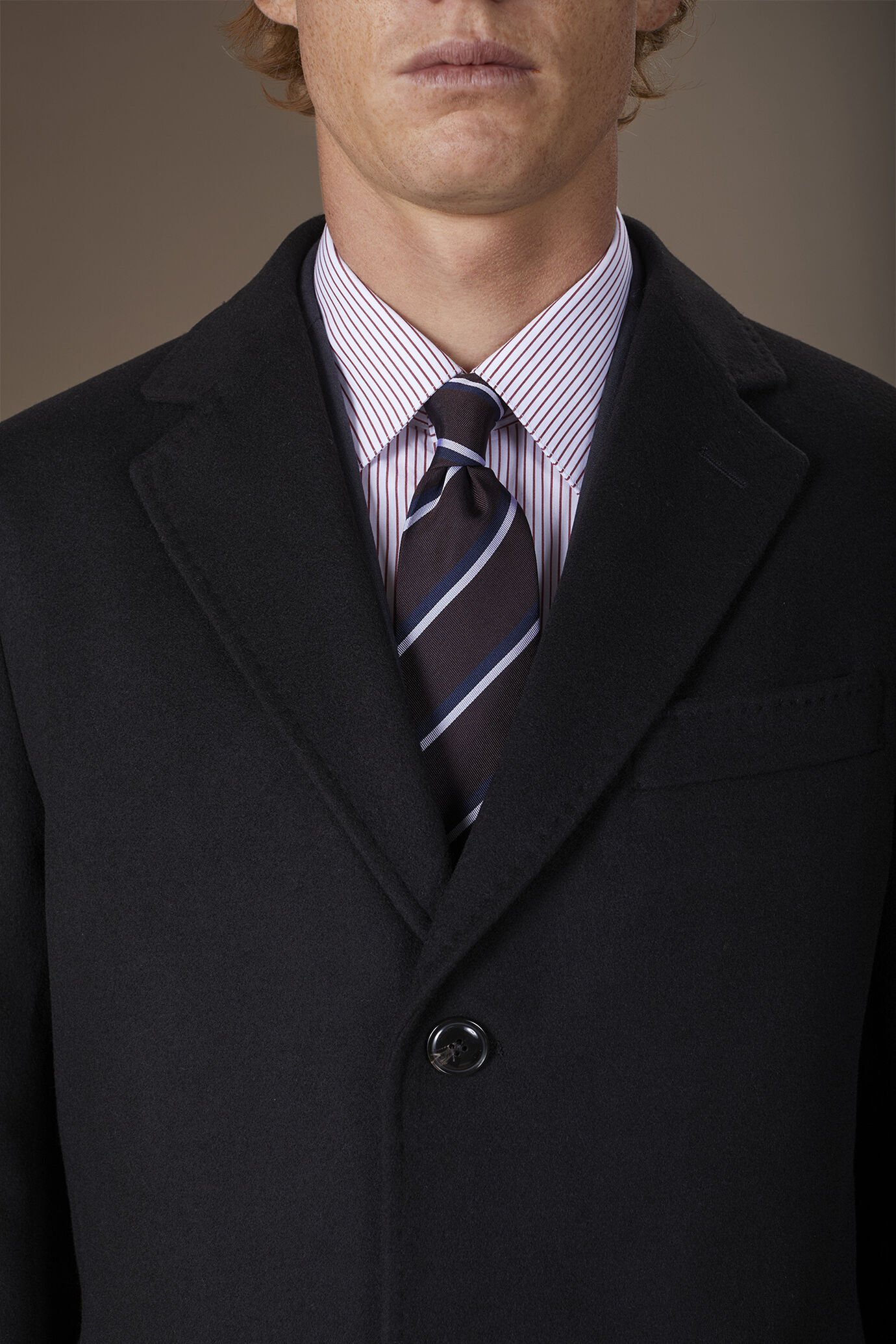 Einreihiger Herrenmantel aus Veloursstoff in regulärer Passform image number 2