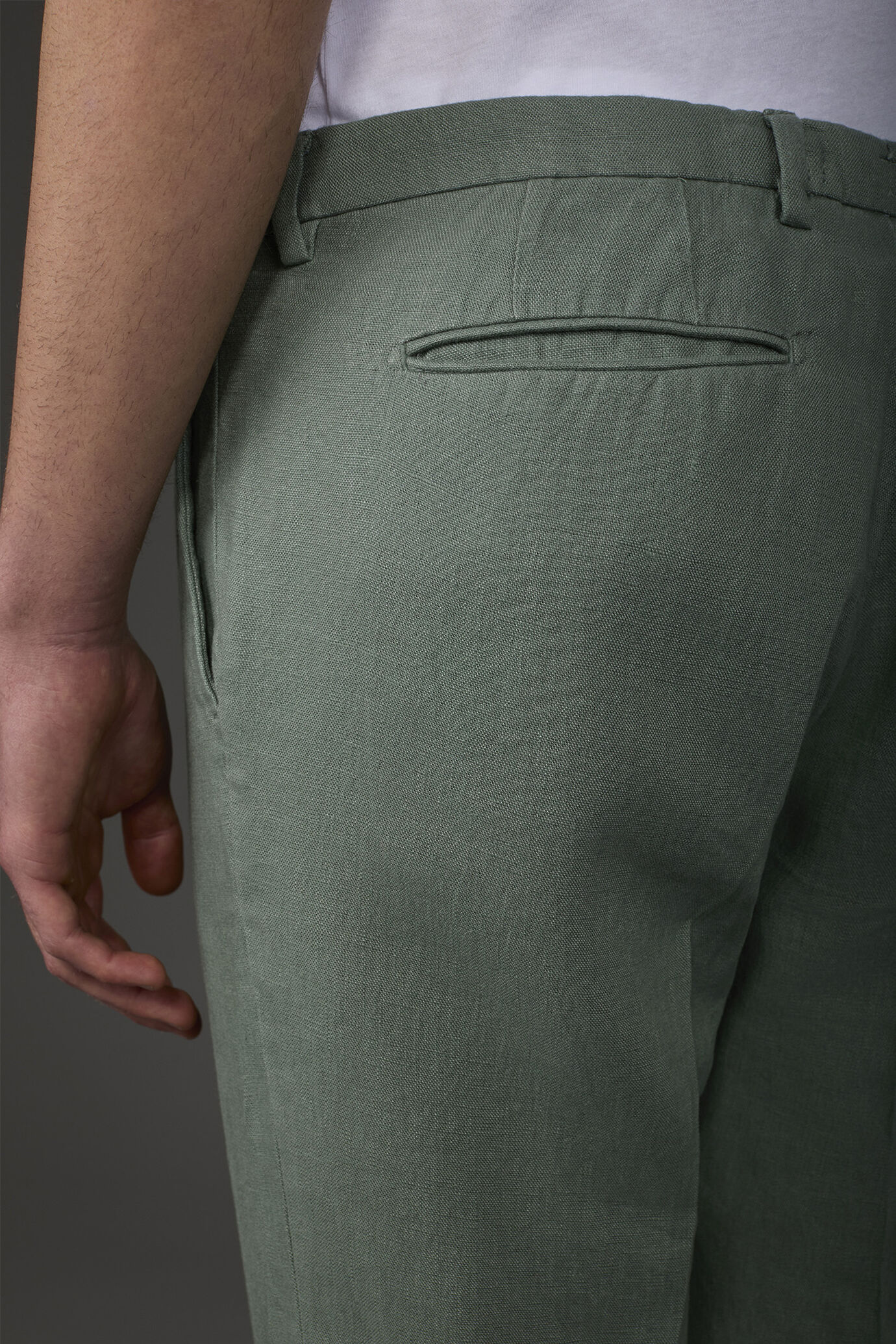 Herrenhose mit 100% Leinen zwei kleinen Bügelfalten und verdeckter Knopfleiste image number 3