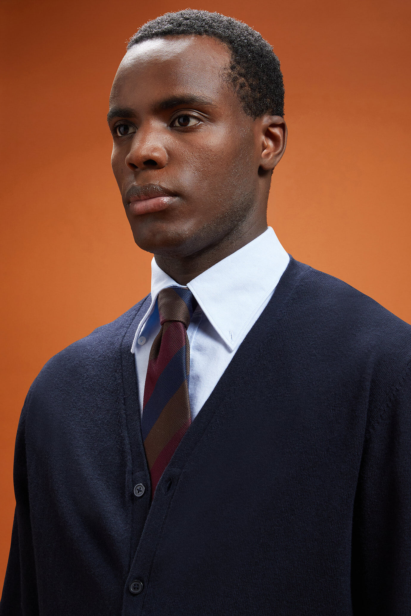 Men's regular fit V-neck cardigan in wool and cotton image number 3