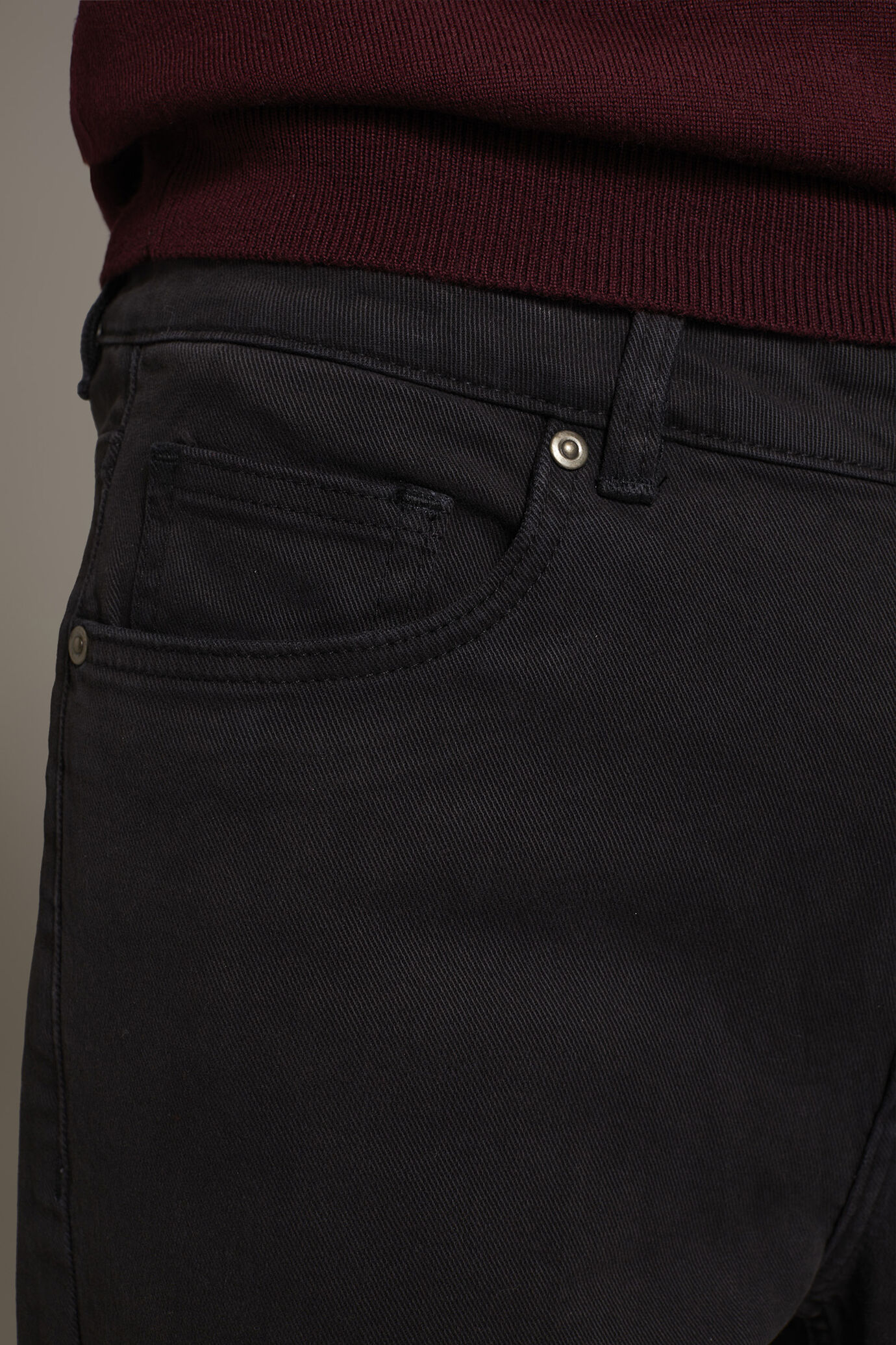 Pantalone 5 tasche regular fit tessuto bull twill image number 4