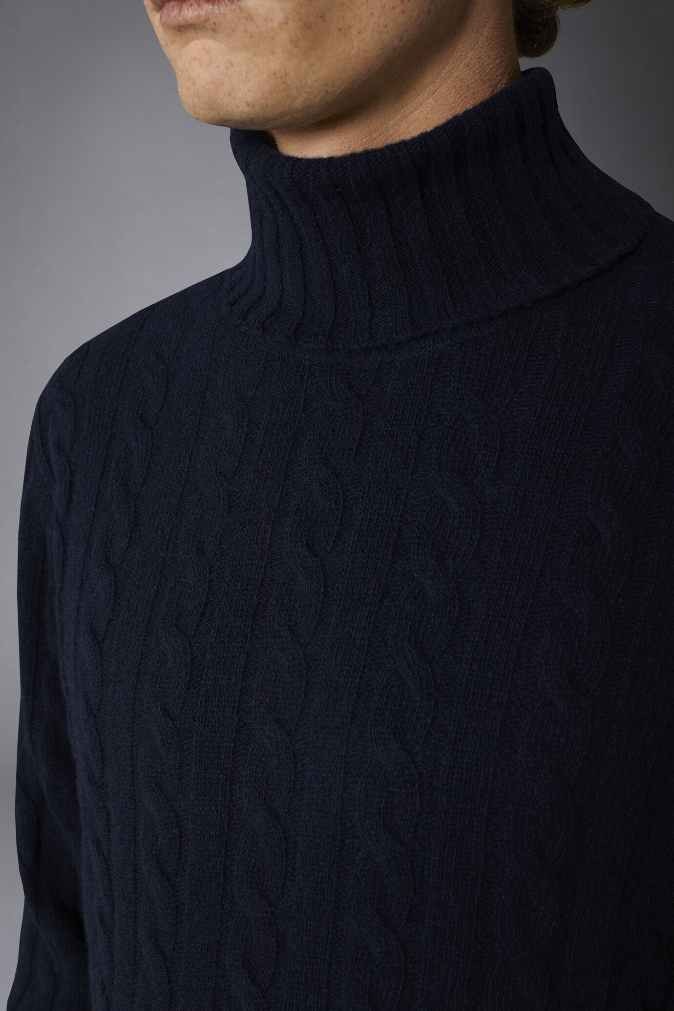 Men's Tturtleneck lambswool blend regular fit sweater image number 2